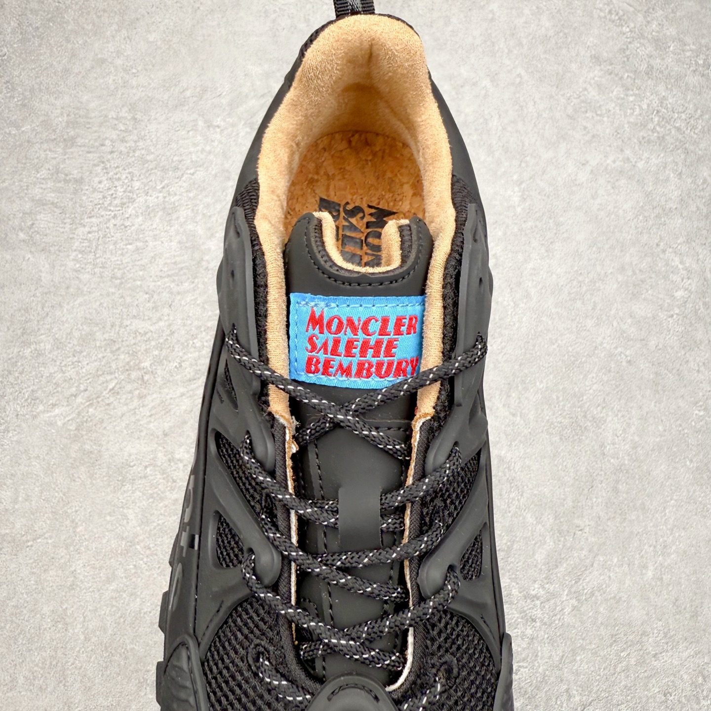图片[5]-Moncler Trailgrip Gore-Tex 蒙口越野旅行系列低帮厚底轻量户外登山运动鞋 盟可睐MONCLER TRAILGRIP 鞋履新季系列 前卫设计碰撞实用科技 轻盈面料无惧炎热夏季 Trailgrip运动鞋作为盟可睐Moncler的秋冬新作横空出世 融蕴品牌山地基因 运用科技前沿技术 征服野外复杂地形 醒目的胎纹设计搭配弧形橡胶鞋头 确保经久耐穿 为山野探险与都市畅游提供高效防护 Trailgrip 2023春夏系列将在既有的实用性基础之上 推出全新配色 并采用更轻材质 尺码：35 36 37 38 39 40 41 42 43 44 45 46-选品中心
