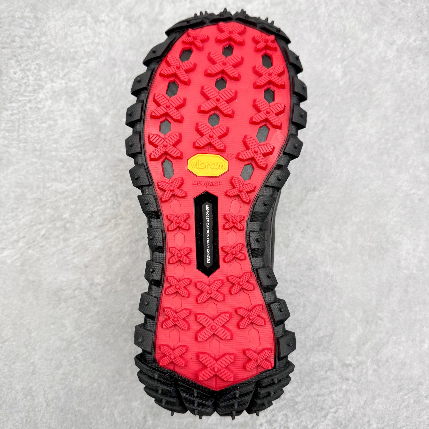 图片[9]-Moncler Trailgrip Gore-Tex 蒙口越野旅行系列低帮厚底轻量户外登山运动鞋 盟可睐MONCLER TRAILGRIP 鞋履新季系列 前卫设计碰撞实用科技 轻盈面料无惧炎热夏季 Trailgrip运动鞋作为盟可睐Moncler的秋冬新作横空出世 融蕴品牌山地基因 运用科技前沿技术 征服野外复杂地形 醒目的胎纹设计搭配弧形橡胶鞋头 确保经久耐穿 为山野探险与都市畅游提供高效防护 Trailgrip 2023春夏系列将在既有的实用性基础之上 推出全新配色 并采用更轻材质 尺码：35 36 37 38 39 40 41 42 43 44 45 46-选品中心