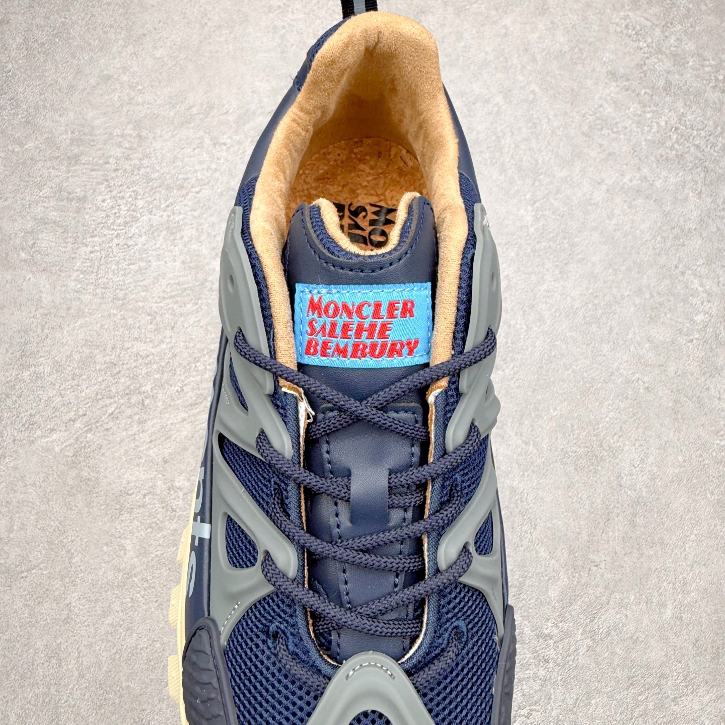 图片[5]-Moncler Trailgrip Gore-Tex 蒙口越野旅行系列低帮厚底轻量户外登山运动鞋 盟可睐MONCLER TRAILGRIP 鞋履新季系列 前卫设计碰撞实用科技 轻盈面料无惧炎热夏季 Trailgrip运动鞋作为盟可睐Moncler的秋冬新作横空出世 融蕴品牌山地基因 运用科技前沿技术 征服野外复杂地形 醒目的胎纹设计搭配弧形橡胶鞋头 确保经久耐穿 为山野探险与都市畅游提供高效防护 Trailgrip 2023春夏系列将在既有的实用性基础之上 推出全新配色 并采用更轻材质 尺码：35 36 37 38 39 40 41 42 43 44 45 46-选品中心