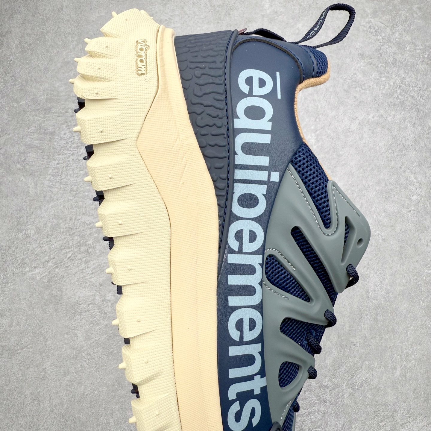 图片[6]-Moncler Trailgrip Gore-Tex 蒙口越野旅行系列低帮厚底轻量户外登山运动鞋 盟可睐MONCLER TRAILGRIP 鞋履新季系列 前卫设计碰撞实用科技 轻盈面料无惧炎热夏季 Trailgrip运动鞋作为盟可睐Moncler的秋冬新作横空出世 融蕴品牌山地基因 运用科技前沿技术 征服野外复杂地形 醒目的胎纹设计搭配弧形橡胶鞋头 确保经久耐穿 为山野探险与都市畅游提供高效防护 Trailgrip 2023春夏系列将在既有的实用性基础之上 推出全新配色 并采用更轻材质 尺码：35 36 37 38 39 40 41 42 43 44 45 46-选品中心