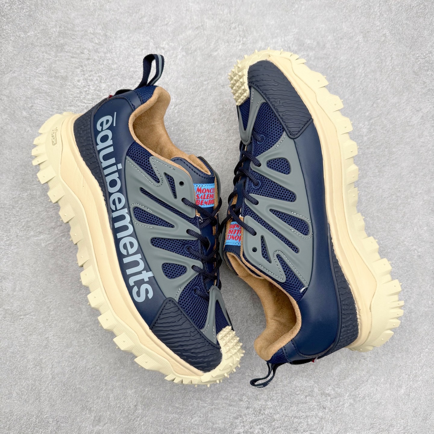 图片[3]-Moncler Trailgrip Gore-Tex 蒙口越野旅行系列低帮厚底轻量户外登山运动鞋 盟可睐MONCLER TRAILGRIP 鞋履新季系列 前卫设计碰撞实用科技 轻盈面料无惧炎热夏季 Trailgrip运动鞋作为盟可睐Moncler的秋冬新作横空出世 融蕴品牌山地基因 运用科技前沿技术 征服野外复杂地形 醒目的胎纹设计搭配弧形橡胶鞋头 确保经久耐穿 为山野探险与都市畅游提供高效防护 Trailgrip 2023春夏系列将在既有的实用性基础之上 推出全新配色 并采用更轻材质 尺码：35 36 37 38 39 40 41 42 43 44 45 46-选品中心