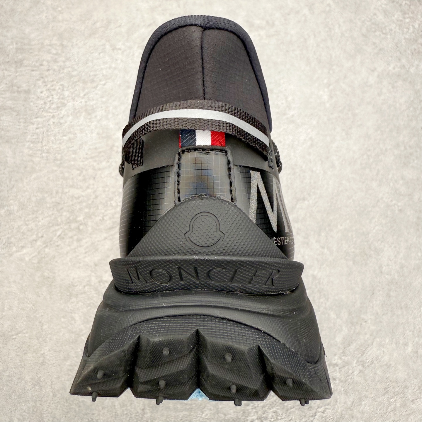 图片[8]-Moncler Grenoble Trailgrip Lite2 圆头系带低帮生活休闲鞋 盟可睐MONCLER TRAILGRIP 鞋履新季系列 前卫设计碰撞实用科技 轻盈面料无惧炎热夏季 Trailgrip运动鞋作为盟可睐Moncler的秋冬新作横空出世 融蕴品牌山地基因 运用科技前沿技术 征服野外复杂地形 醒目的胎纹设计搭配弧形橡胶鞋头 确保经久耐穿 为山野探险与都市畅游提供高效防护 Trailgrip 2023春夏系列将在既有的实用性基础之上 推出全新配色 并采用更轻材质 尺码：35 36 37 38 39 40 41 42 43 44 45 46-选品中心