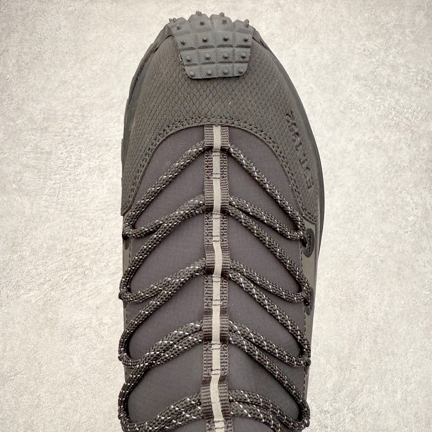 图片[4]-Moncler Grenoble Trailgrip Lite2 圆头系带低帮生活休闲鞋 盟可睐MONCLER TRAILGRIP 鞋履新季系列 前卫设计碰撞实用科技 轻盈面料无惧炎热夏季 Trailgrip运动鞋作为盟可睐Moncler的秋冬新作横空出世 融蕴品牌山地基因 运用科技前沿技术 征服野外复杂地形 醒目的胎纹设计搭配弧形橡胶鞋头 确保经久耐穿 为山野探险与都市畅游提供高效防护 Trailgrip 2023春夏系列将在既有的实用性基础之上 推出全新配色 并采用更轻材质 尺码：35 36 37 38 39 40 41 42 43 44 45 46-选品中心