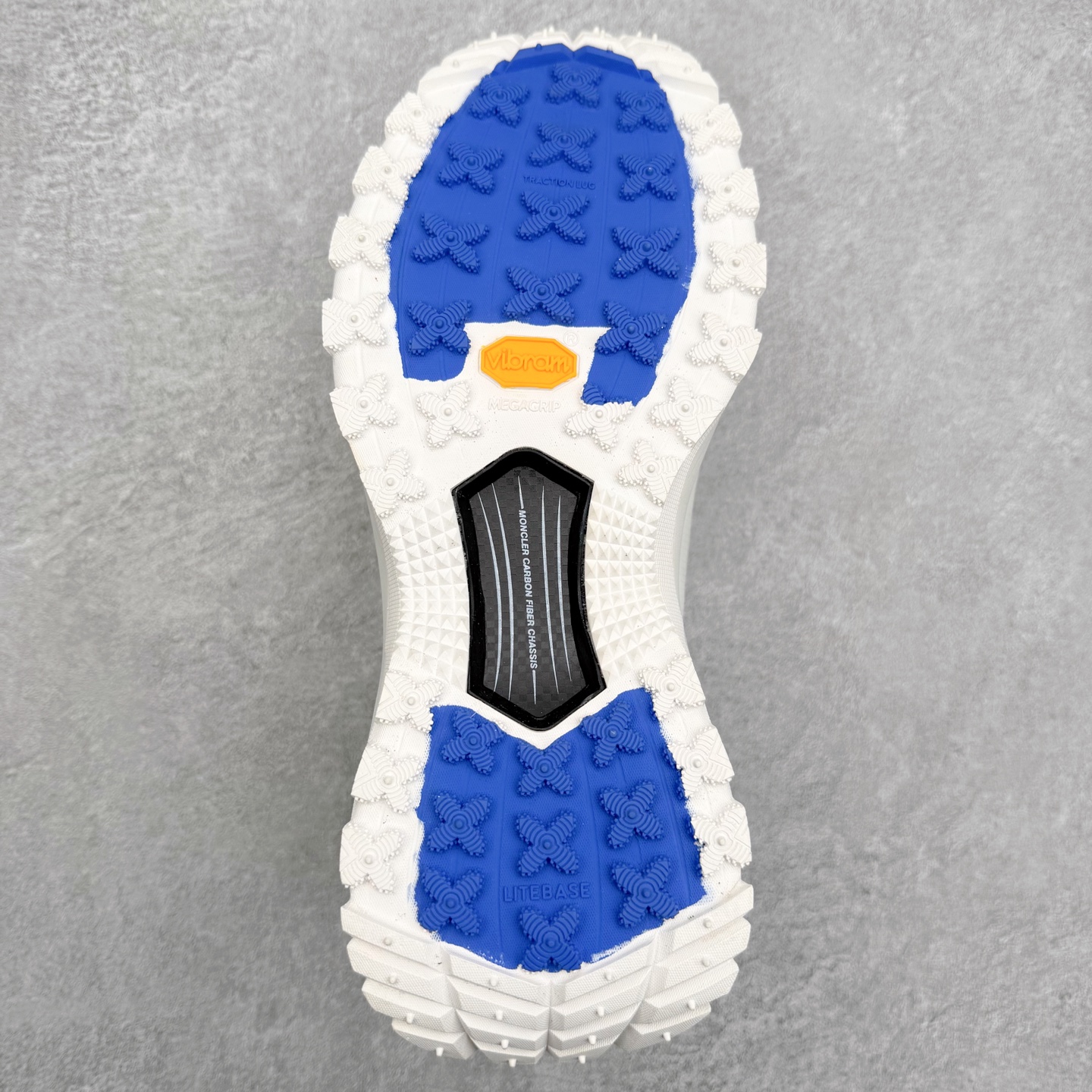 图片[9]-Moncler Grenoble Trailgrip Lite2 圆头系带低帮生活休闲鞋 盟可睐MONCLER TRAILGRIP 鞋履新季系列 前卫设计碰撞实用科技 轻盈面料无惧炎热夏季 Trailgrip运动鞋作为盟可睐Moncler的秋冬新作横空出世 融蕴品牌山地基因 运用科技前沿技术 征服野外复杂地形 醒目的胎纹设计搭配弧形橡胶鞋头 确保经久耐穿 为山野探险与都市畅游提供高效防护 Trailgrip 2023春夏系列将在既有的实用性基础之上 推出全新配色 并采用更轻材质 尺码：35 36 37 38 39 40 41 42 43 44 45 46-选品中心