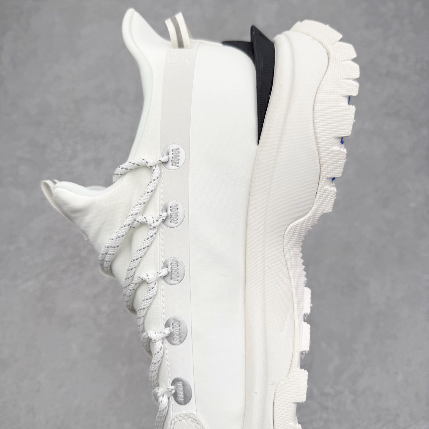 图片[7]-Moncler Grenoble Trailgrip Lite2 圆头系带低帮生活休闲鞋 盟可睐MONCLER TRAILGRIP 鞋履新季系列 前卫设计碰撞实用科技 轻盈面料无惧炎热夏季 Trailgrip运动鞋作为盟可睐Moncler的秋冬新作横空出世 融蕴品牌山地基因 运用科技前沿技术 征服野外复杂地形 醒目的胎纹设计搭配弧形橡胶鞋头 确保经久耐穿 为山野探险与都市畅游提供高效防护 Trailgrip 2023春夏系列将在既有的实用性基础之上 推出全新配色 并采用更轻材质 尺码：35 36 37 38 39 40 41 42 43 44 45 46-选品中心