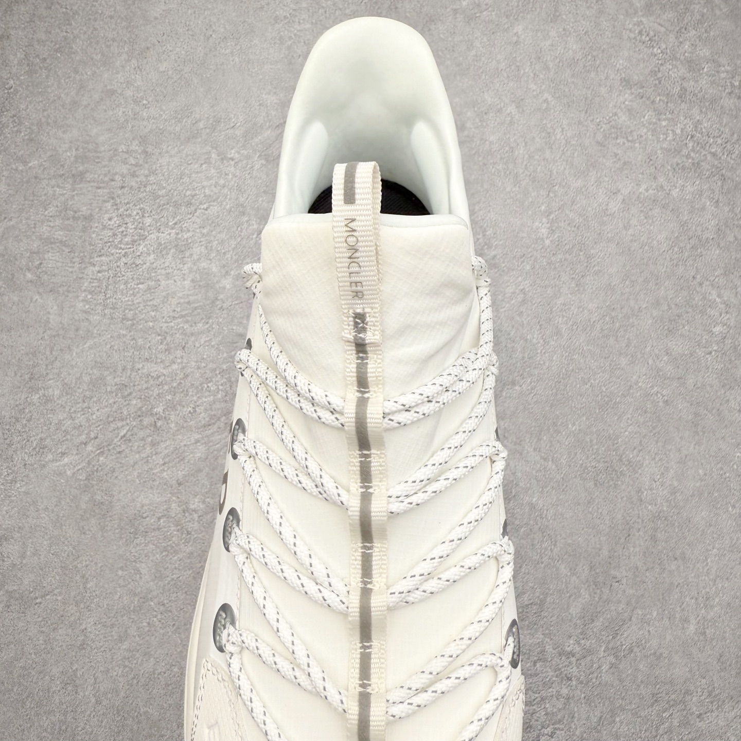 图片[5]-Moncler Grenoble Trailgrip Lite2 圆头系带低帮生活休闲鞋 盟可睐MONCLER TRAILGRIP 鞋履新季系列 前卫设计碰撞实用科技 轻盈面料无惧炎热夏季 Trailgrip运动鞋作为盟可睐Moncler的秋冬新作横空出世 融蕴品牌山地基因 运用科技前沿技术 征服野外复杂地形 醒目的胎纹设计搭配弧形橡胶鞋头 确保经久耐穿 为山野探险与都市畅游提供高效防护 Trailgrip 2023春夏系列将在既有的实用性基础之上 推出全新配色 并采用更轻材质 尺码：35 36 37 38 39 40 41 42 43 44 45 46-选品中心