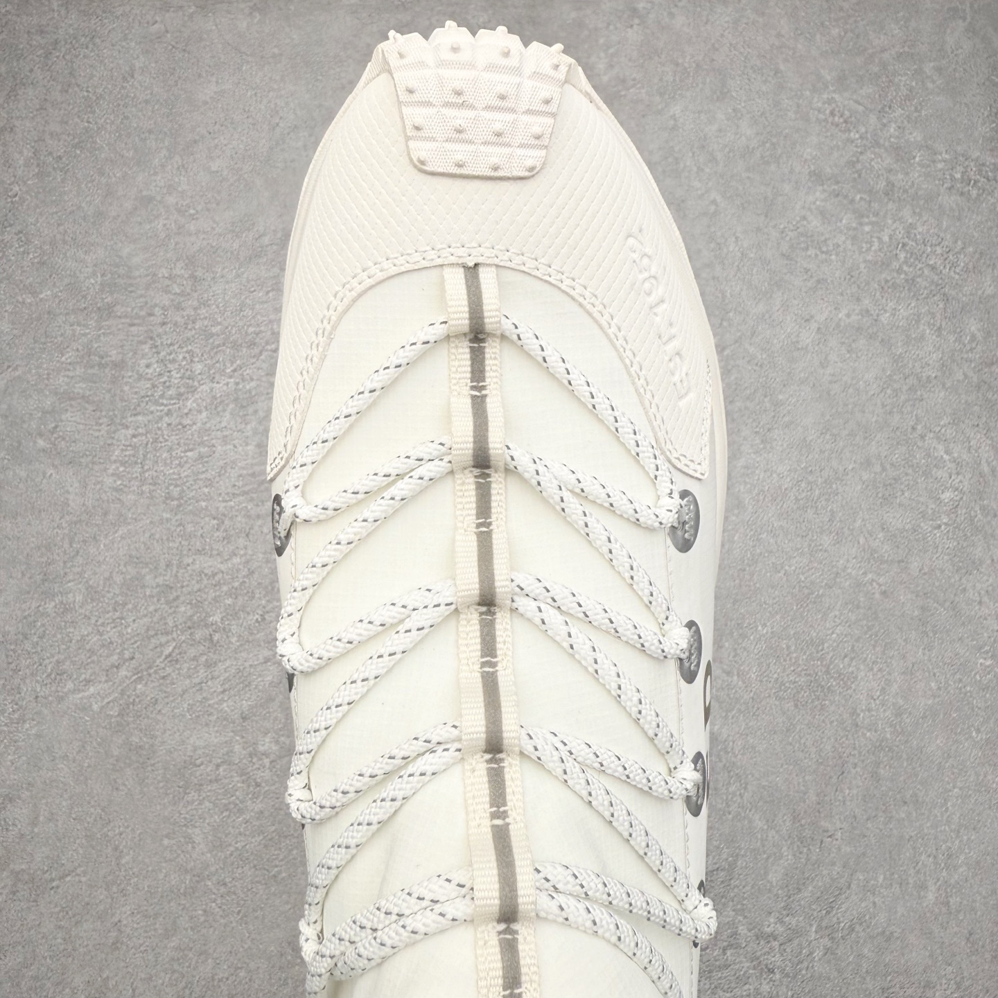 图片[4]-Moncler Grenoble Trailgrip Lite2 圆头系带低帮生活休闲鞋 盟可睐MONCLER TRAILGRIP 鞋履新季系列 前卫设计碰撞实用科技 轻盈面料无惧炎热夏季 Trailgrip运动鞋作为盟可睐Moncler的秋冬新作横空出世 融蕴品牌山地基因 运用科技前沿技术 征服野外复杂地形 醒目的胎纹设计搭配弧形橡胶鞋头 确保经久耐穿 为山野探险与都市畅游提供高效防护 Trailgrip 2023春夏系列将在既有的实用性基础之上 推出全新配色 并采用更轻材质 尺码：35 36 37 38 39 40 41 42 43 44 45 46-选品中心