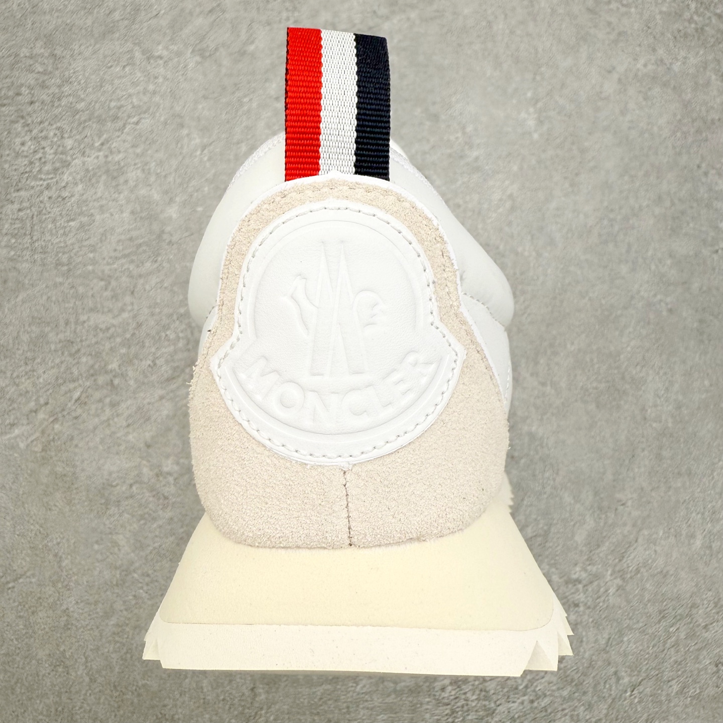 图片[8]-Moncler盟可睐 Pacey 麂皮圆头厚底低帮生活休闲鞋 盟可睐MONCLER TRAILGRIP 鞋履新季系列 前卫设计碰撞实用科技 轻盈面料无惧炎热夏季 Trailgrip运动鞋作为盟可睐Moncler的秋冬新作横空出世 融蕴品牌山地基因 运用科技前沿技术 征服野外复杂地形 醒目的胎纹设计搭配弧形橡胶鞋头 确保经久耐穿 为山野探险与都市畅游提供高效防护 Trailgrip 2023春夏系列将在既有的实用性基础之上 推出全新配色 并采用更轻材质 尺码：35 36 37 38 39 40 41 42 43 44 45 46-选品中心