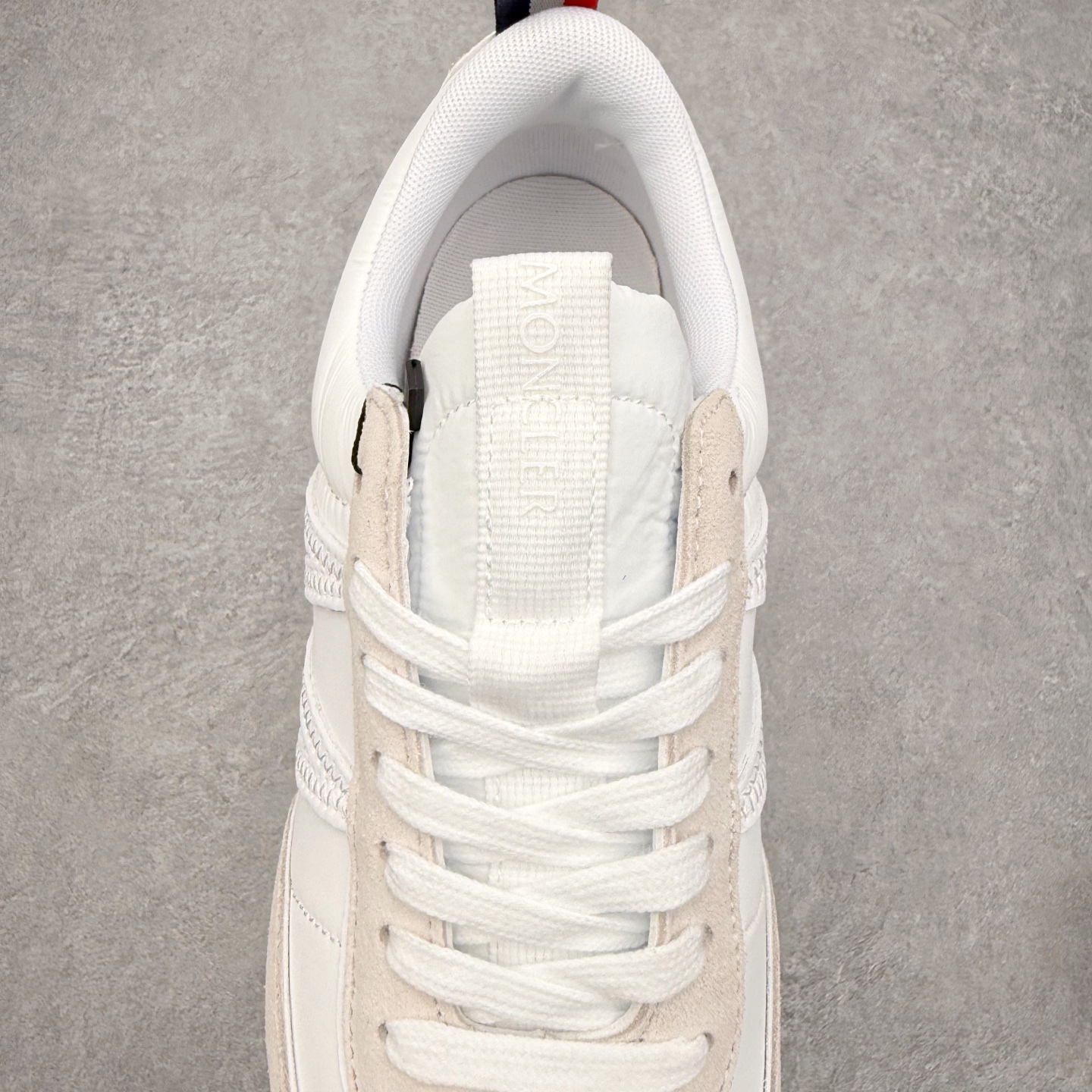 图片[5]-Moncler盟可睐 Pacey 麂皮圆头厚底低帮生活休闲鞋 盟可睐MONCLER TRAILGRIP 鞋履新季系列 前卫设计碰撞实用科技 轻盈面料无惧炎热夏季 Trailgrip运动鞋作为盟可睐Moncler的秋冬新作横空出世 融蕴品牌山地基因 运用科技前沿技术 征服野外复杂地形 醒目的胎纹设计搭配弧形橡胶鞋头 确保经久耐穿 为山野探险与都市畅游提供高效防护 Trailgrip 2023春夏系列将在既有的实用性基础之上 推出全新配色 并采用更轻材质 尺码：35 36 37 38 39 40 41 42 43 44 45 46-选品中心