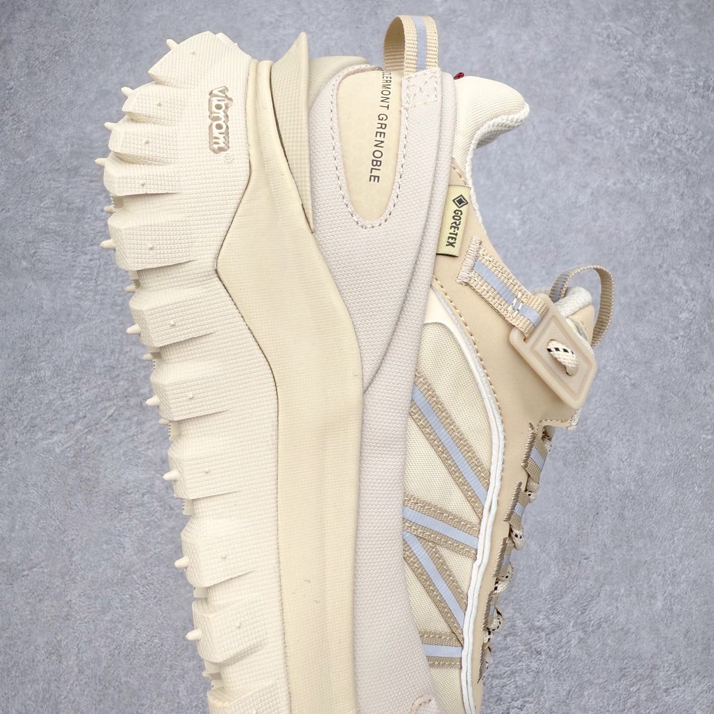 图片[6]-Moncler Trailgrip Gore-Tex 蒙口越野旅行系列低帮厚底轻量户外登山运动鞋 盟可睐MONCLER TRAILGRIP 鞋履新季系列 前卫设计碰撞实用科技 轻盈面料无惧炎热夏季 Trailgrip运动鞋作为盟可睐Moncler的秋冬新作横空出世 融蕴品牌山地基因 运用科技前沿技术 征服野外复杂地形 醒目的胎纹设计搭配弧形橡胶鞋头 确保经久耐穿 为山野探险与都市畅游提供高效防护 Trailgrip 2023春夏系列将在既有的实用性基础之上 推出全新配色 并采用更轻材质 尺码：35 36 37 38 39 40 41 42 43 44 45 46-选品中心