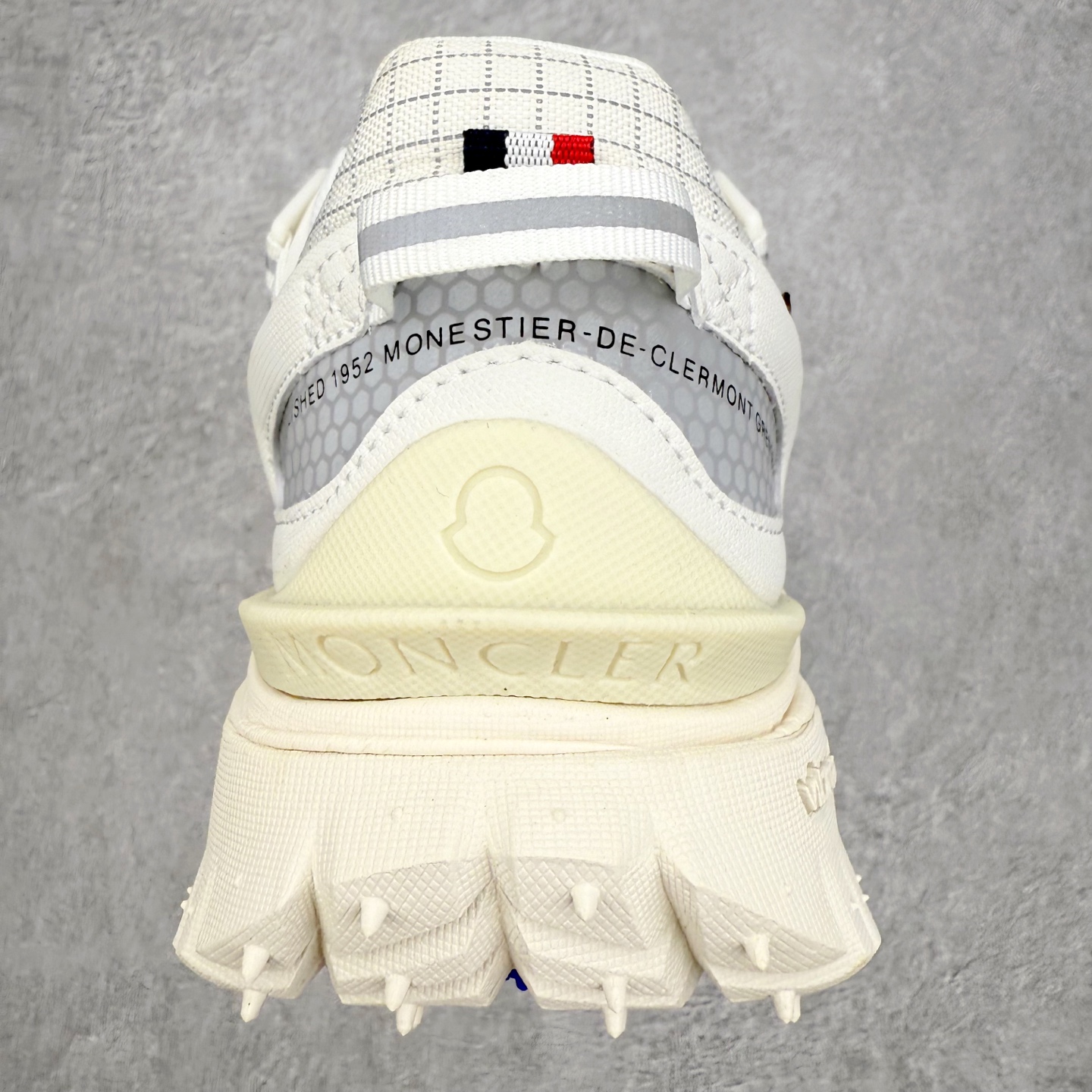 图片[8]-Moncler Trailgrip Gore-Tex 蒙口越野旅行系列低帮厚底轻量户外登山运动鞋 盟可睐MONCLER TRAILGRIP 鞋履新季系列 前卫设计碰撞实用科技 轻盈面料无惧炎热夏季 Trailgrip运动鞋作为盟可睐Moncler的秋冬新作横空出世 融蕴品牌山地基因 运用科技前沿技术 征服野外复杂地形 醒目的胎纹设计搭配弧形橡胶鞋头 确保经久耐穿 为山野探险与都市畅游提供高效防护 Trailgrip 2023春夏系列将在既有的实用性基础之上 推出全新配色 并采用更轻材质 尺码：35 36 37 38 39 40 41 42 43 44 45 46-选品中心