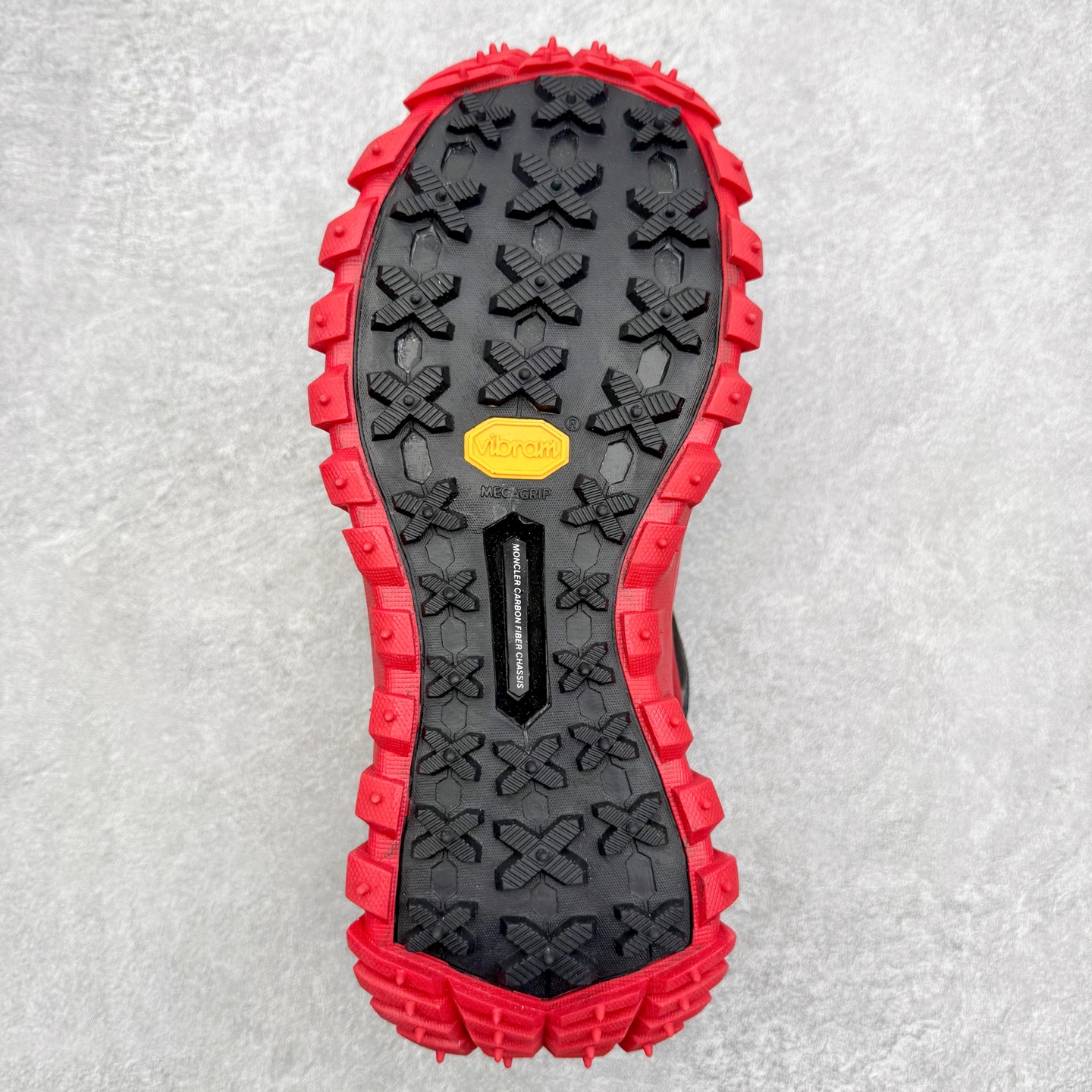 图片[9]-Moncler Trailgrip Gore-Tex 蒙口越野旅行系列低帮厚底轻量户外登山运动鞋 盟可睐MONCLER TRAILGRIP 鞋履新季系列 前卫设计碰撞实用科技 轻盈面料无惧炎热夏季 Trailgrip运动鞋作为盟可睐Moncler的秋冬新作横空出世 融蕴品牌山地基因 运用科技前沿技术 征服野外复杂地形 醒目的胎纹设计搭配弧形橡胶鞋头 确保经久耐穿 为山野探险与都市畅游提供高效防护 Trailgrip 2023春夏系列将在既有的实用性基础之上 推出全新配色 并采用更轻材质 尺码：35 36 37 38 39 40 41 42 43 44 45 46-选品中心