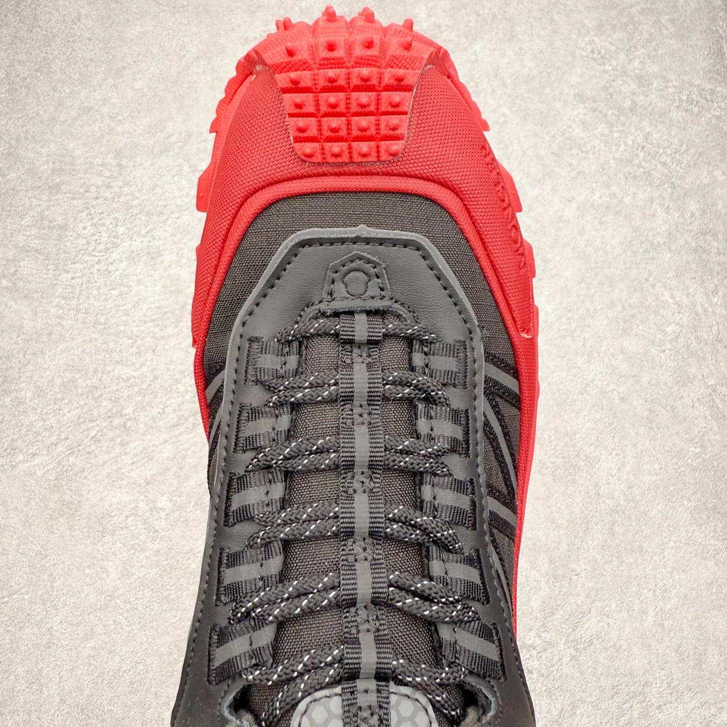 图片[4]-Moncler Trailgrip Gore-Tex 蒙口越野旅行系列低帮厚底轻量户外登山运动鞋 盟可睐MONCLER TRAILGRIP 鞋履新季系列 前卫设计碰撞实用科技 轻盈面料无惧炎热夏季 Trailgrip运动鞋作为盟可睐Moncler的秋冬新作横空出世 融蕴品牌山地基因 运用科技前沿技术 征服野外复杂地形 醒目的胎纹设计搭配弧形橡胶鞋头 确保经久耐穿 为山野探险与都市畅游提供高效防护 Trailgrip 2023春夏系列将在既有的实用性基础之上 推出全新配色 并采用更轻材质 尺码：35 36 37 38 39 40 41 42 43 44 45 46-选品中心
