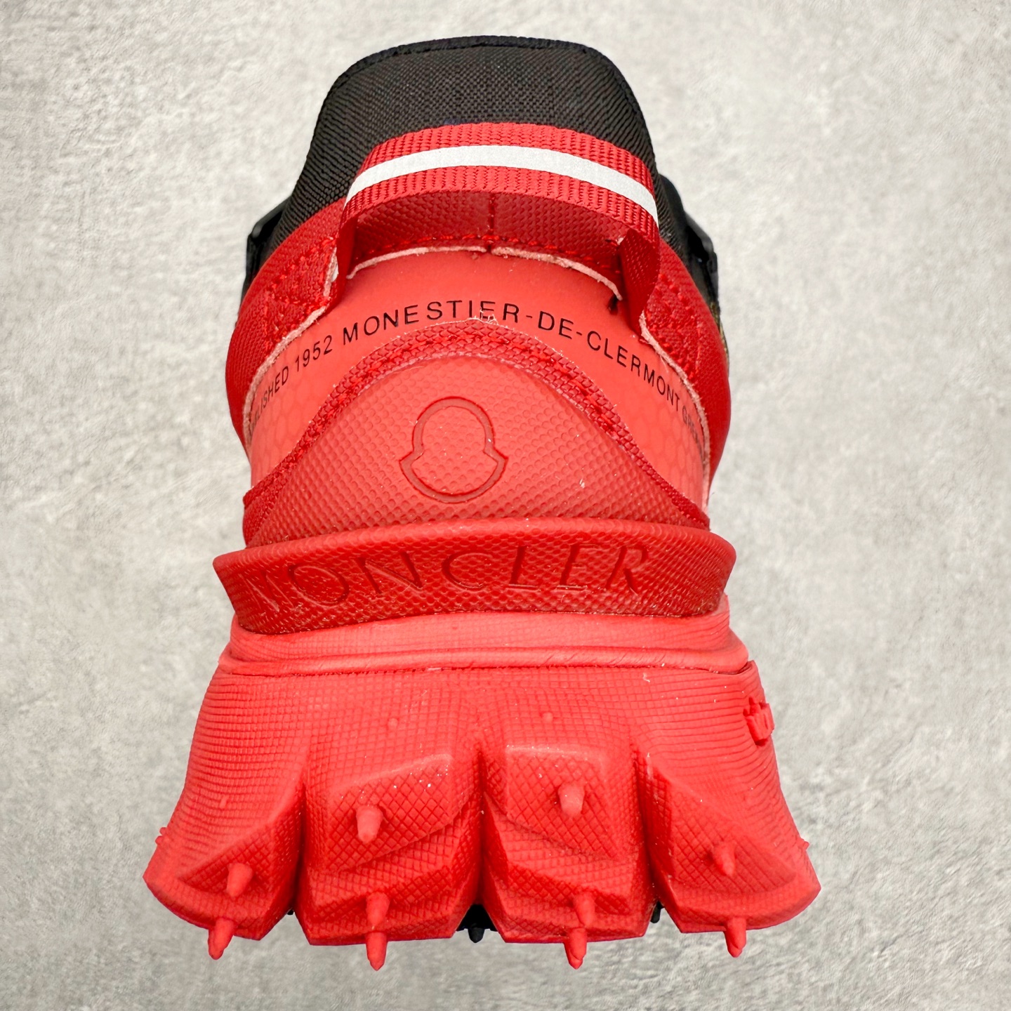 图片[8]-Moncler Trailgrip Gore-Tex 蒙口越野旅行系列低帮厚底轻量户外登山运动鞋 盟可睐MONCLER TRAILGRIP 鞋履新季系列 前卫设计碰撞实用科技 轻盈面料无惧炎热夏季 Trailgrip运动鞋作为盟可睐Moncler的秋冬新作横空出世 融蕴品牌山地基因 运用科技前沿技术 征服野外复杂地形 醒目的胎纹设计搭配弧形橡胶鞋头 确保经久耐穿 为山野探险与都市畅游提供高效防护 Trailgrip 2023春夏系列将在既有的实用性基础之上 推出全新配色 并采用更轻材质 尺码：35 36 37 38 39 40 41 42 43 44 45 46-选品中心