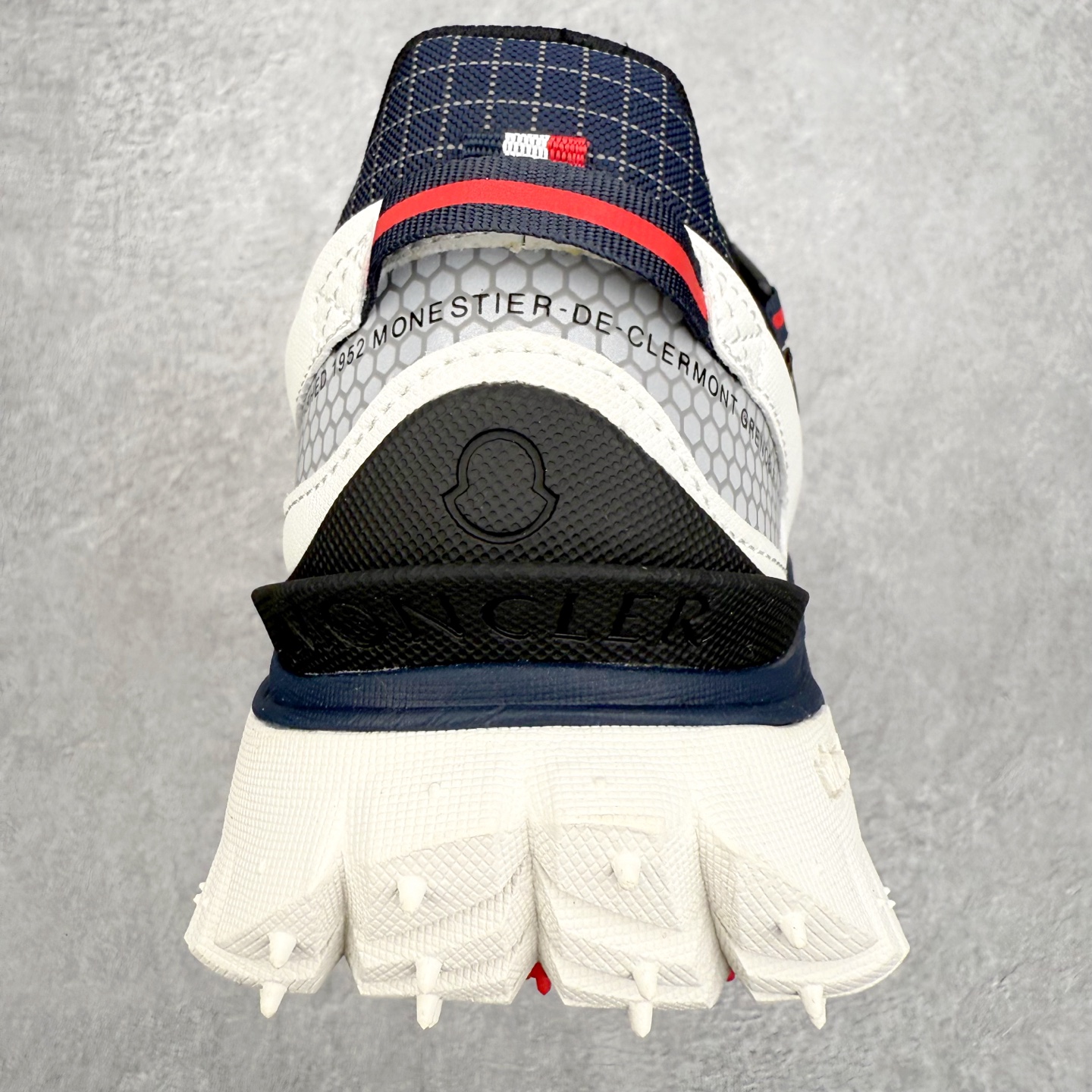 图片[8]-Moncler Trailgrip Gore-Tex 蒙口越野旅行系列低帮厚底轻量户外登山运动鞋 盟可睐MONCLER TRAILGRIP 鞋履新季系列 前卫设计碰撞实用科技 轻盈面料无惧炎热夏季 Trailgrip运动鞋作为盟可睐Moncler的秋冬新作横空出世 融蕴品牌山地基因 运用科技前沿技术 征服野外复杂地形 醒目的胎纹设计搭配弧形橡胶鞋头 确保经久耐穿 为山野探险与都市畅游提供高效防护 Trailgrip 2023春夏系列将在既有的实用性基础之上 推出全新配色 并采用更轻材质 尺码：35 36 37 38 39 40 41 42 43 44 45 46-选品中心