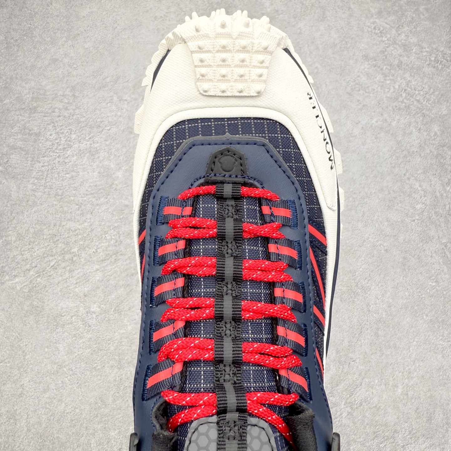 图片[4]-Moncler Trailgrip Gore-Tex 蒙口越野旅行系列低帮厚底轻量户外登山运动鞋 盟可睐MONCLER TRAILGRIP 鞋履新季系列 前卫设计碰撞实用科技 轻盈面料无惧炎热夏季 Trailgrip运动鞋作为盟可睐Moncler的秋冬新作横空出世 融蕴品牌山地基因 运用科技前沿技术 征服野外复杂地形 醒目的胎纹设计搭配弧形橡胶鞋头 确保经久耐穿 为山野探险与都市畅游提供高效防护 Trailgrip 2023春夏系列将在既有的实用性基础之上 推出全新配色 并采用更轻材质 尺码：35 36 37 38 39 40 41 42 43 44 45 46-选品中心