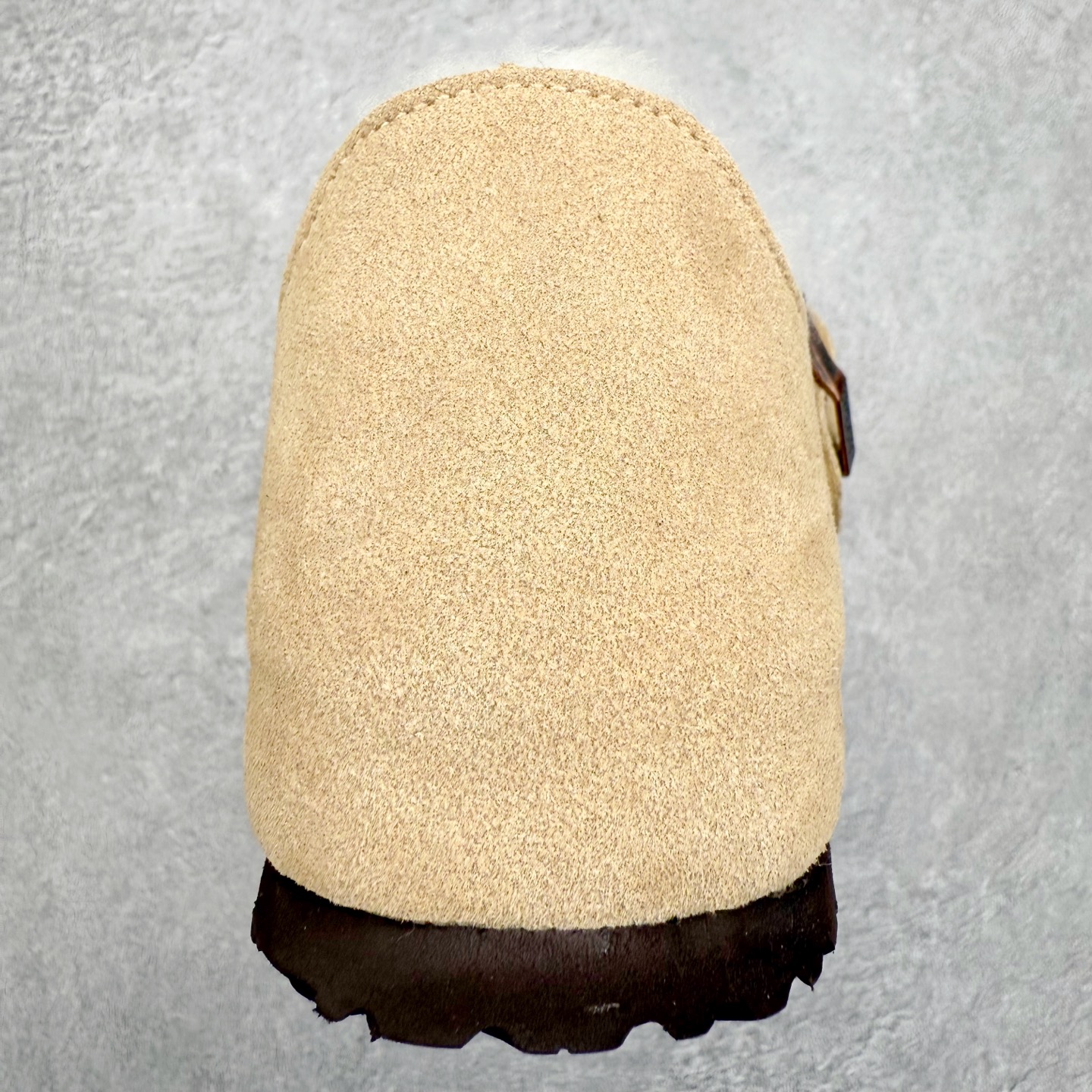 图片[8]-Birkenstock London 系列勃肯皮革绒面双扣时尚休闲平底鞋加绒版 牛皮绒面革质地柔软 搭配可调节鞋扣提升穿着舒适度 人体工学设计分散脚部压力 保护脚踝 软木乳胶鞋床具有一定的收缩性 长时间穿着后能贴合脚型 EVA鞋底回弹性和抗张性力高 具有良好的防震、缓冲性 四季皆宜 柔软的鞋床采用额外的泡沫缓冲层 提供额外的舒适感和全天支撑 全网独家首发 源于德国的严谨工艺 牛巴戎面 中层松木 EVA 三层组合大底 优质牛皮面料五金扣 出口订单 尺码：35-40-选品中心