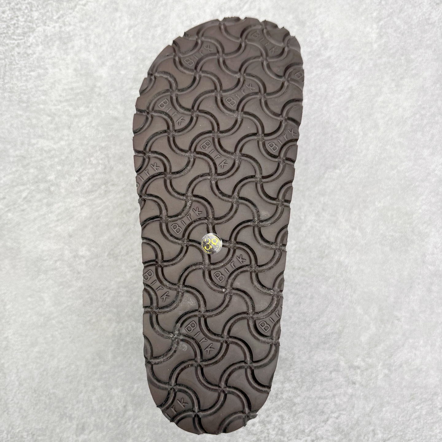 图片[9]-Birkenstock London 系列勃肯皮革绒面双扣时尚休闲平底鞋加绒版 牛皮绒面革质地柔软 搭配可调节鞋扣提升穿着舒适度 人体工学设计分散脚部压力 保护脚踝 软木乳胶鞋床具有一定的收缩性 长时间穿着后能贴合脚型 EVA鞋底回弹性和抗张性力高 具有良好的防震、缓冲性 四季皆宜 柔软的鞋床采用额外的泡沫缓冲层 提供额外的舒适感和全天支撑 全网独家首发 源于德国的严谨工艺 牛巴戎面 中层松木 EVA 三层组合大底 优质牛皮面料五金扣 出口订单 尺码：35-40-选品中心