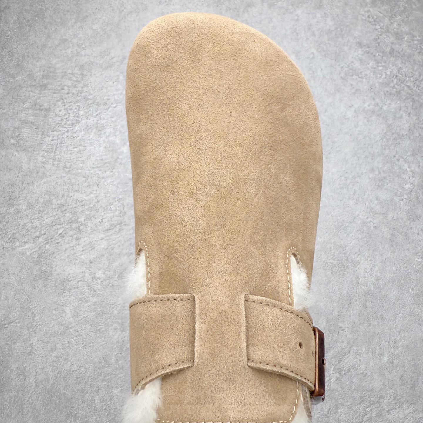 图片[4]-Birkenstock London 系列勃肯皮革绒面双扣时尚休闲平底鞋加绒版 牛皮绒面革质地柔软 搭配可调节鞋扣提升穿着舒适度 人体工学设计分散脚部压力 保护脚踝 软木乳胶鞋床具有一定的收缩性 长时间穿着后能贴合脚型 EVA鞋底回弹性和抗张性力高 具有良好的防震、缓冲性 四季皆宜 柔软的鞋床采用额外的泡沫缓冲层 提供额外的舒适感和全天支撑 全网独家首发 源于德国的严谨工艺 牛巴戎面 中层松木 EVA 三层组合大底 优质牛皮面料五金扣 出口订单 尺码：35-40-选品中心