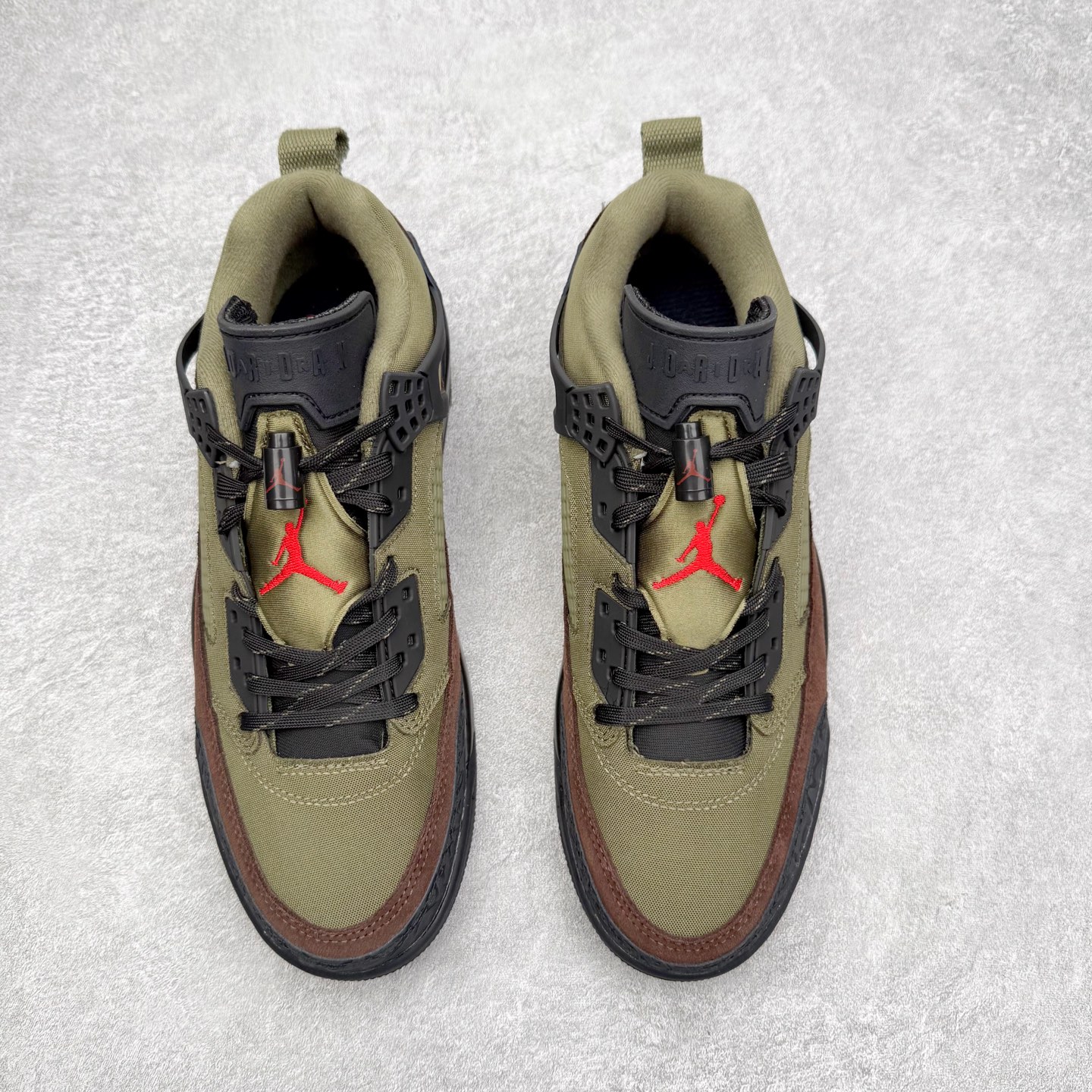 图片[2]-Jordan Spizike Low AJ复古低帮篮球鞋 IH1782-200 这款鞋子著名导演斯派克李的Jordan Spizike专属 预计于明年夏季推出全新低帮版本 将包括三款配色 经典爆裂纹非常复古 两款配色分别以大学红和黑曜石蓝进行区分 鞋身设计中依旧带有大象爆裂纹、鞋侧束带、塑胶网布等经典元素 之后 在鞋舌、内衬以及鞋底等位置缀以大学红和黑曜石蓝搭配 带来全新造型 尺码：36 36.5 37.5 38 38.5 39 40 40.5 41 42 42.5 43 44 44.5 45 46-选品中心