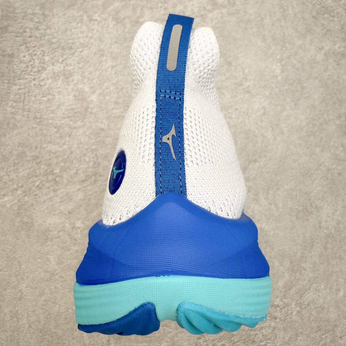 图片[8]-Mizuno Neo Vista Y2K柔软舒适减震耐磨支撑 低帮休闲跑步鞋 男女同款 美津浓（Mizuno）是日本美津浓株式会社于1906年创立的运动品牌，经过一个多世纪的不断努力现已成为世界著名的运动器具、服装和鞋类生产商。美津浓力求服务于各类运动项目，并竭力使运动生活更加愉快和振奋。产品种类齐全，覆盖几乎全部主要运动项目，达到30万多个品类。尺码：36 36.5 37.5 38 38.5 39 40 40.5 41 42 42.5 43 44 44.5 45-选品中心