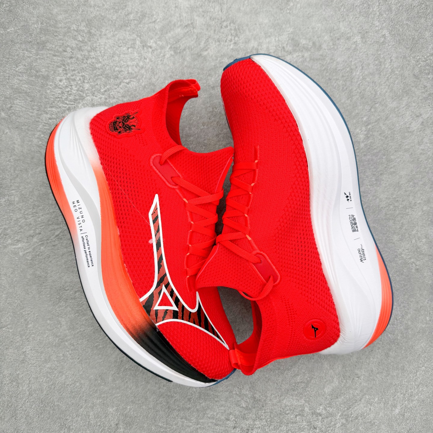 图片[3]-Mizuno Neo Vista Y2K柔软舒适减震耐磨支撑 低帮休闲跑步鞋 男女同款 美津浓（Mizuno）是日本美津浓株式会社于1906年创立的运动品牌，经过一个多世纪的不断努力现已成为世界著名的运动器具、服装和鞋类生产商。美津浓力求服务于各类运动项目，并竭力使运动生活更加愉快和振奋。产品种类齐全，覆盖几乎全部主要运动项目，达到30万多个品类。尺码：36 36.5 37.5 38 38.5 39 40 40.5 41 42 42.5 43 44 44.5 45-选品中心