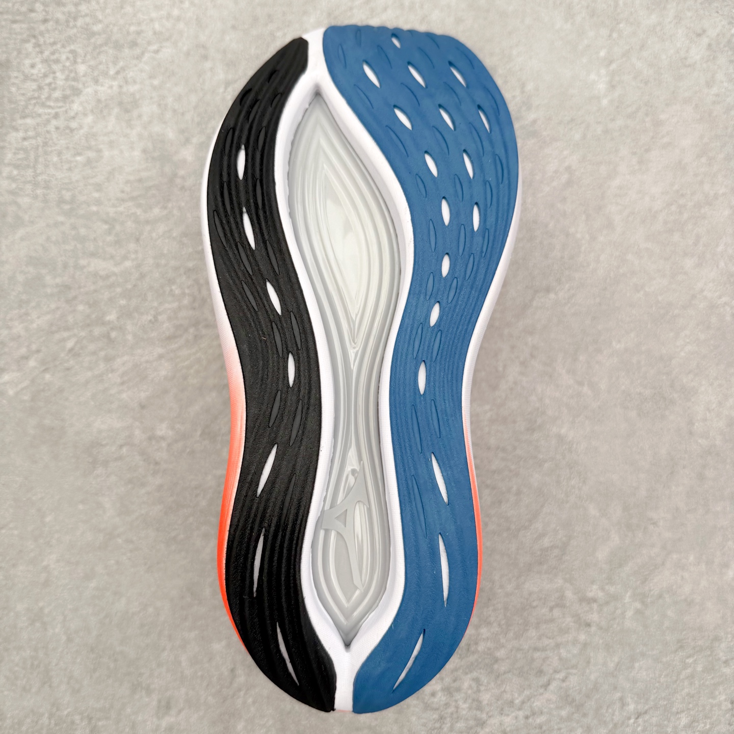 图片[9]-Mizuno Neo Vista Y2K柔软舒适减震耐磨支撑 低帮休闲跑步鞋 男女同款 美津浓（Mizuno）是日本美津浓株式会社于1906年创立的运动品牌，经过一个多世纪的不断努力现已成为世界著名的运动器具、服装和鞋类生产商。美津浓力求服务于各类运动项目，并竭力使运动生活更加愉快和振奋。产品种类齐全，覆盖几乎全部主要运动项目，达到30万多个品类。尺码：36 36.5 37.5 38 38.5 39 40 40.5 41 42 42.5 43 44 44.5 45-选品中心