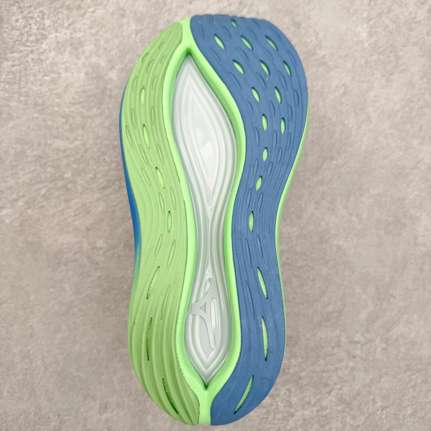 图片[9]-Mizuno Neo Vista Y2K柔软舒适减震耐磨支撑 低帮休闲跑步鞋 男女同款 美津浓（Mizuno）是日本美津浓株式会社于1906年创立的运动品牌，经过一个多世纪的不断努力现已成为世界著名的运动器具、服装和鞋类生产商。美津浓力求服务于各类运动项目，并竭力使运动生活更加愉快和振奋。产品种类齐全，覆盖几乎全部主要运动项目，达到30万多个品类。尺码：36 36.5 37.5 38 38.5 39 40 40.5 41 42 42.5 43 44 44.5 45-选品中心