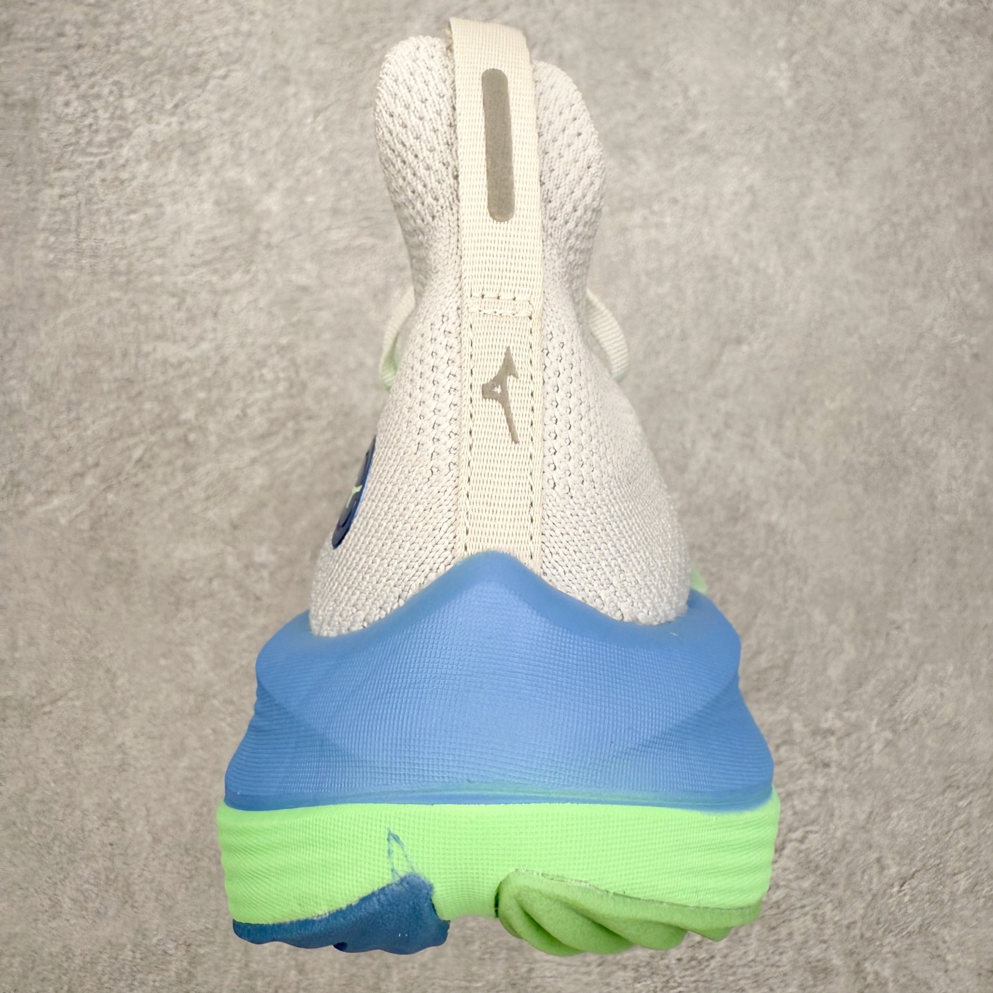 图片[8]-Mizuno Neo Vista Y2K柔软舒适减震耐磨支撑 低帮休闲跑步鞋 男女同款 美津浓（Mizuno）是日本美津浓株式会社于1906年创立的运动品牌，经过一个多世纪的不断努力现已成为世界著名的运动器具、服装和鞋类生产商。美津浓力求服务于各类运动项目，并竭力使运动生活更加愉快和振奋。产品种类齐全，覆盖几乎全部主要运动项目，达到30万多个品类。尺码：36 36.5 37.5 38 38.5 39 40 40.5 41 42 42.5 43 44 44.5 45-选品中心