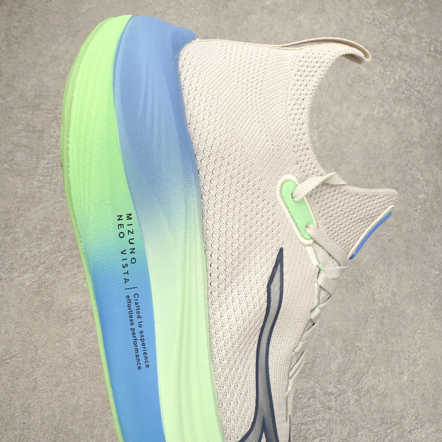 图片[6]-Mizuno Neo Vista Y2K柔软舒适减震耐磨支撑 低帮休闲跑步鞋 男女同款 美津浓（Mizuno）是日本美津浓株式会社于1906年创立的运动品牌，经过一个多世纪的不断努力现已成为世界著名的运动器具、服装和鞋类生产商。美津浓力求服务于各类运动项目，并竭力使运动生活更加愉快和振奋。产品种类齐全，覆盖几乎全部主要运动项目，达到30万多个品类。尺码：36 36.5 37.5 38 38.5 39 40 40.5 41 42 42.5 43 44 44.5 45-选品中心