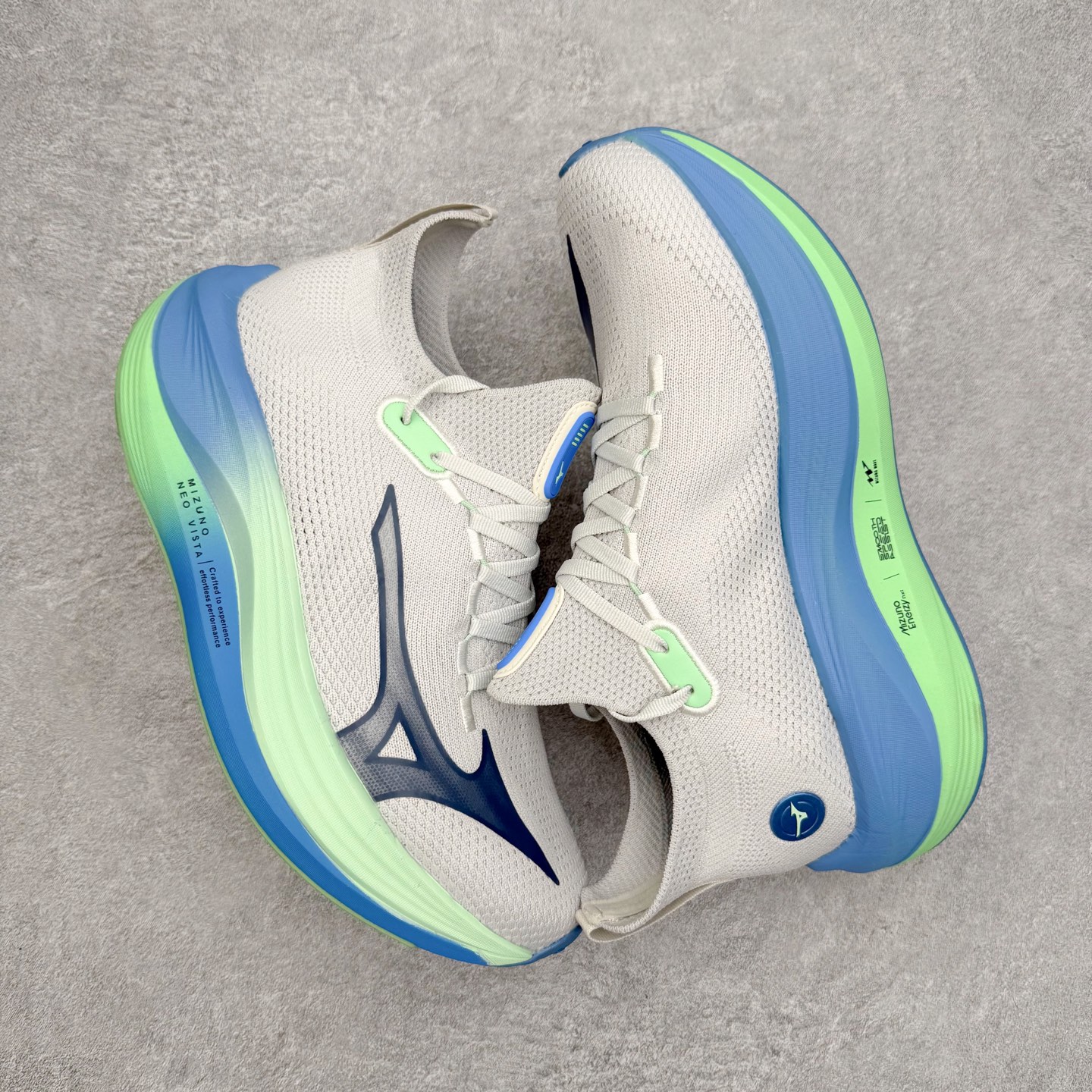 图片[3]-Mizuno Neo Vista Y2K柔软舒适减震耐磨支撑 低帮休闲跑步鞋 男女同款 美津浓（Mizuno）是日本美津浓株式会社于1906年创立的运动品牌，经过一个多世纪的不断努力现已成为世界著名的运动器具、服装和鞋类生产商。美津浓力求服务于各类运动项目，并竭力使运动生活更加愉快和振奋。产品种类齐全，覆盖几乎全部主要运动项目，达到30万多个品类。尺码：36 36.5 37.5 38 38.5 39 40 40.5 41 42 42.5 43 44 44.5 45-选品中心