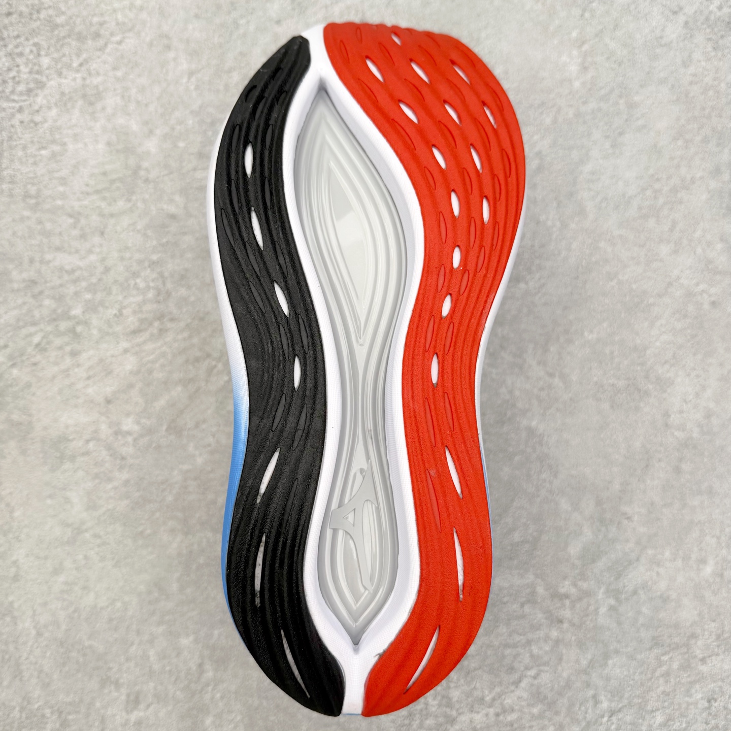 图片[9]-Mizuno Neo Vista Y2K柔软舒适减震耐磨支撑 低帮休闲跑步鞋 男女同款 美津浓（Mizuno）是日本美津浓株式会社于1906年创立的运动品牌，经过一个多世纪的不断努力现已成为世界著名的运动器具、服装和鞋类生产商。美津浓力求服务于各类运动项目，并竭力使运动生活更加愉快和振奋。产品种类齐全，覆盖几乎全部主要运动项目，达到30万多个品类。尺码：36 36.5 37.5 38 38.5 39 40 40.5 41 42 42.5 43 44 44.5 45-选品中心