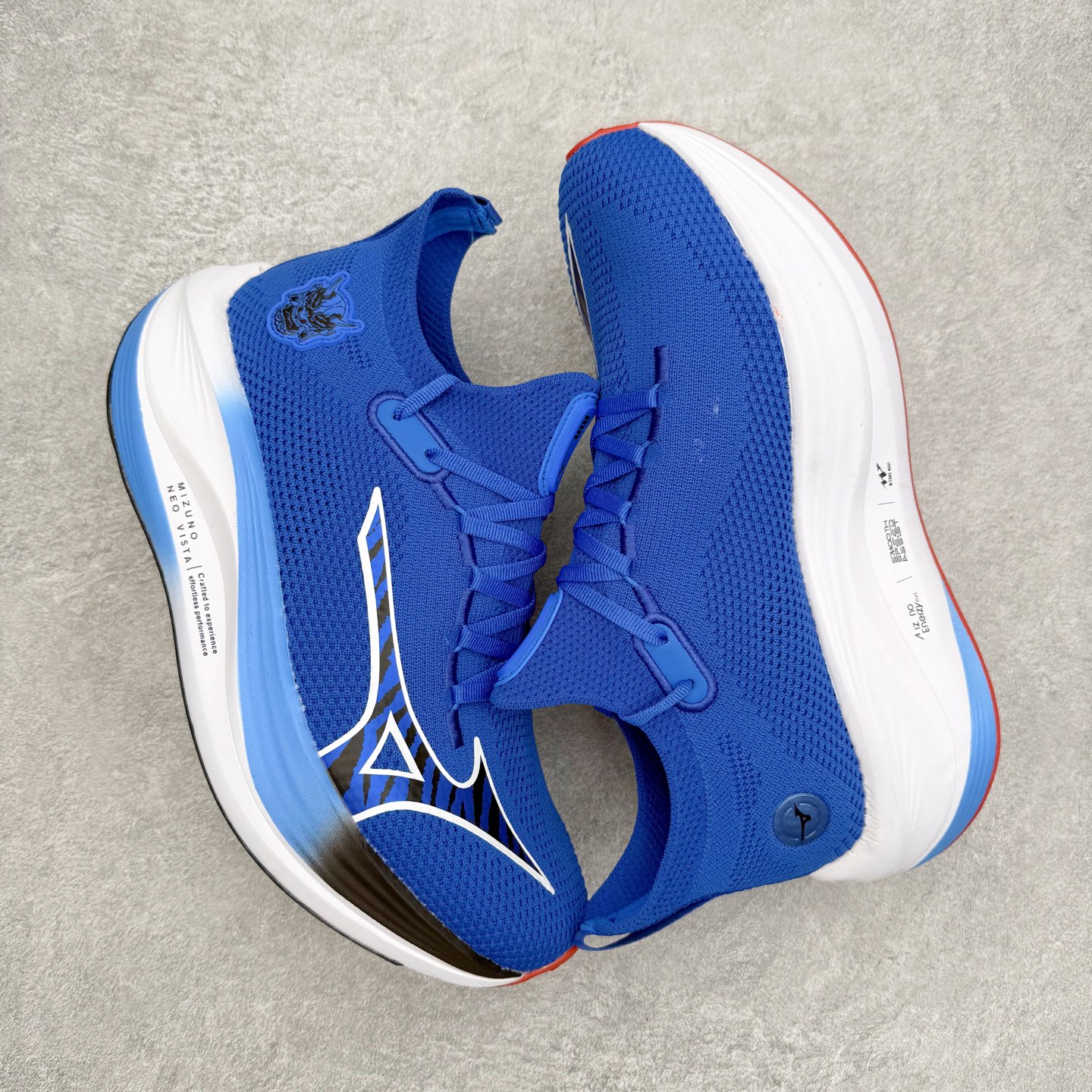 图片[3]-Mizuno Neo Vista Y2K柔软舒适减震耐磨支撑 低帮休闲跑步鞋 男女同款 美津浓（Mizuno）是日本美津浓株式会社于1906年创立的运动品牌，经过一个多世纪的不断努力现已成为世界著名的运动器具、服装和鞋类生产商。美津浓力求服务于各类运动项目，并竭力使运动生活更加愉快和振奋。产品种类齐全，覆盖几乎全部主要运动项目，达到30万多个品类。尺码：36 36.5 37.5 38 38.5 39 40 40.5 41 42 42.5 43 44 44.5 45-选品中心