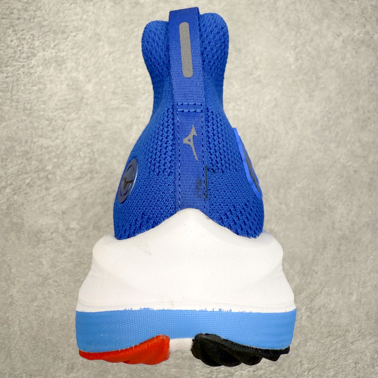 图片[8]-Mizuno Neo Vista Y2K柔软舒适减震耐磨支撑 低帮休闲跑步鞋 男女同款 美津浓（Mizuno）是日本美津浓株式会社于1906年创立的运动品牌，经过一个多世纪的不断努力现已成为世界著名的运动器具、服装和鞋类生产商。美津浓力求服务于各类运动项目，并竭力使运动生活更加愉快和振奋。产品种类齐全，覆盖几乎全部主要运动项目，达到30万多个品类。尺码：36 36.5 37.5 38 38.5 39 40 40.5 41 42 42.5 43 44 44.5 45-选品中心