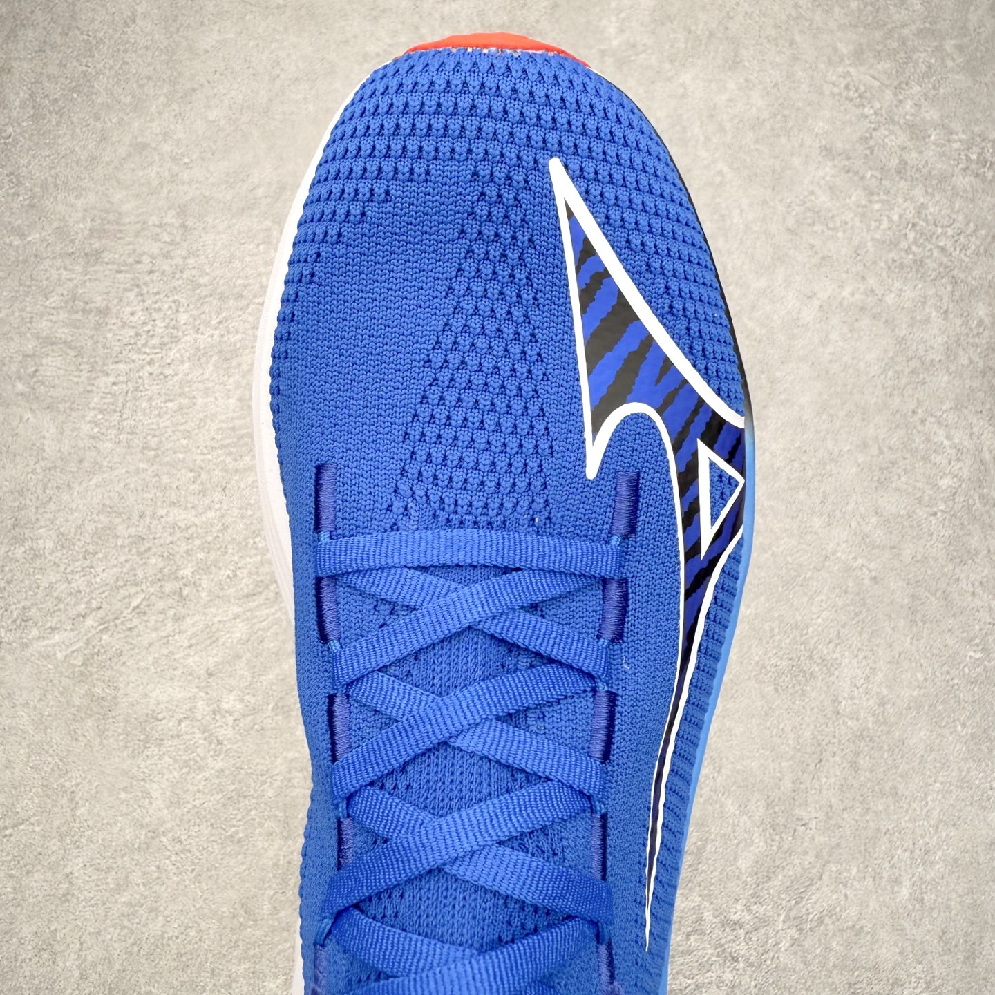 图片[4]-Mizuno Neo Vista Y2K柔软舒适减震耐磨支撑 低帮休闲跑步鞋 男女同款 美津浓（Mizuno）是日本美津浓株式会社于1906年创立的运动品牌，经过一个多世纪的不断努力现已成为世界著名的运动器具、服装和鞋类生产商。美津浓力求服务于各类运动项目，并竭力使运动生活更加愉快和振奋。产品种类齐全，覆盖几乎全部主要运动项目，达到30万多个品类。尺码：36 36.5 37.5 38 38.5 39 40 40.5 41 42 42.5 43 44 44.5 45-选品中心