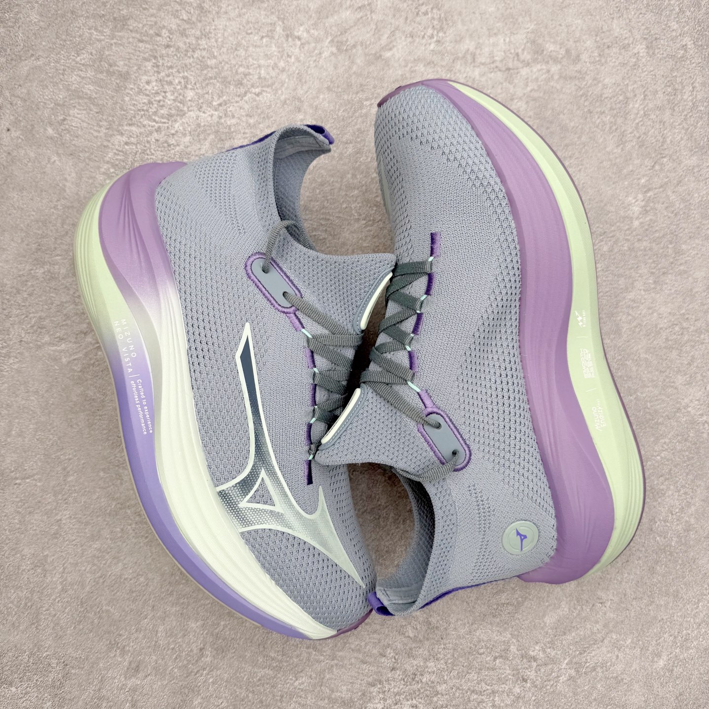 图片[3]-Mizuno Neo Vista Y2K柔软舒适减震耐磨支撑 低帮休闲跑步鞋 男女同款 美津浓（Mizuno）是日本美津浓株式会社于1906年创立的运动品牌，经过一个多世纪的不断努力现已成为世界著名的运动器具、服装和鞋类生产商。美津浓力求服务于各类运动项目，并竭力使运动生活更加愉快和振奋。产品种类齐全，覆盖几乎全部主要运动项目，达到30万多个品类。尺码：36 36.5 37.5 38 38.5 39 40 40.5 41 42 42.5 43 44 44.5 45-选品中心