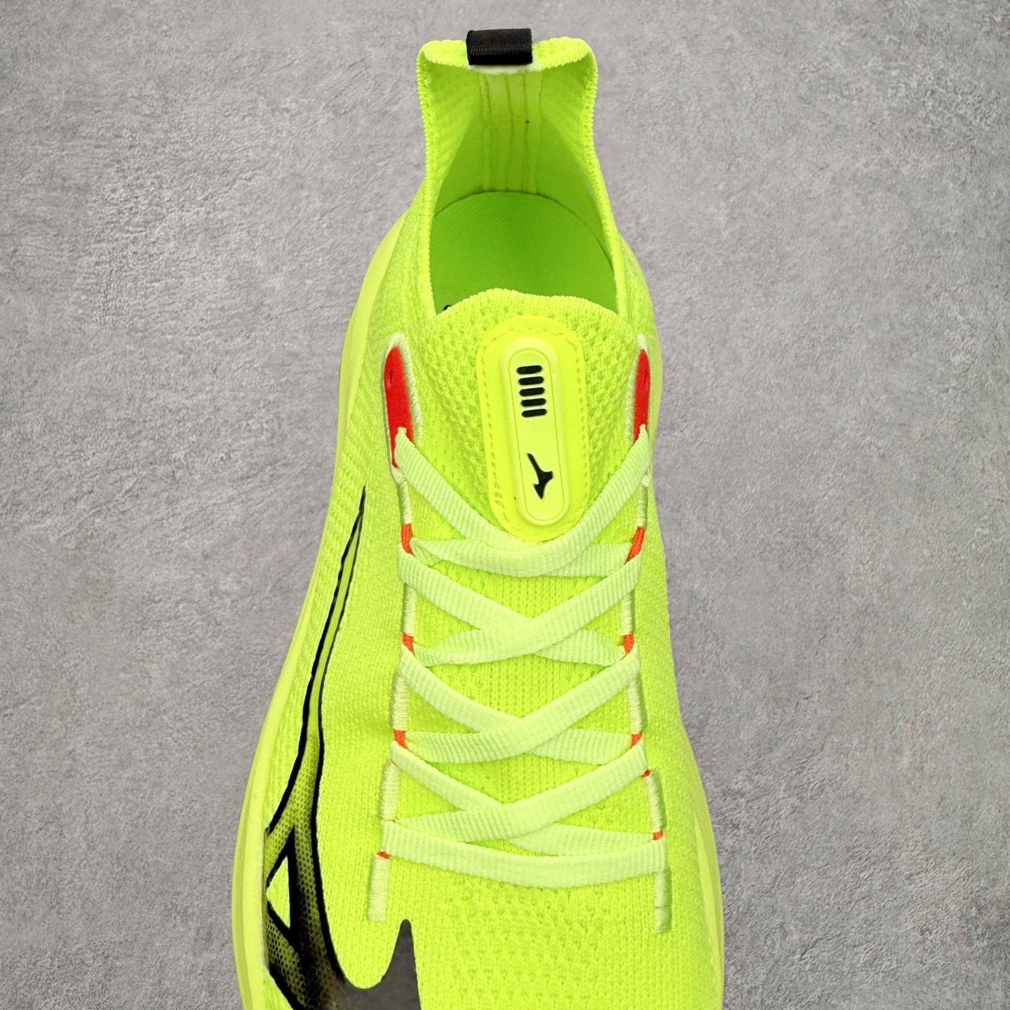 图片[5]-Mizuno Neo Vista Y2K柔软舒适减震耐磨支撑 低帮休闲跑步鞋 男女同款 美津浓（Mizuno）是日本美津浓株式会社于1906年创立的运动品牌，经过一个多世纪的不断努力现已成为世界著名的运动器具、服装和鞋类生产商。美津浓力求服务于各类运动项目，并竭力使运动生活更加愉快和振奋。产品种类齐全，覆盖几乎全部主要运动项目，达到30万多个品类。尺码：36 36.5 37.5 38 38.5 39 40 40.5 41 42 42.5 43 44 44.5 45-选品中心