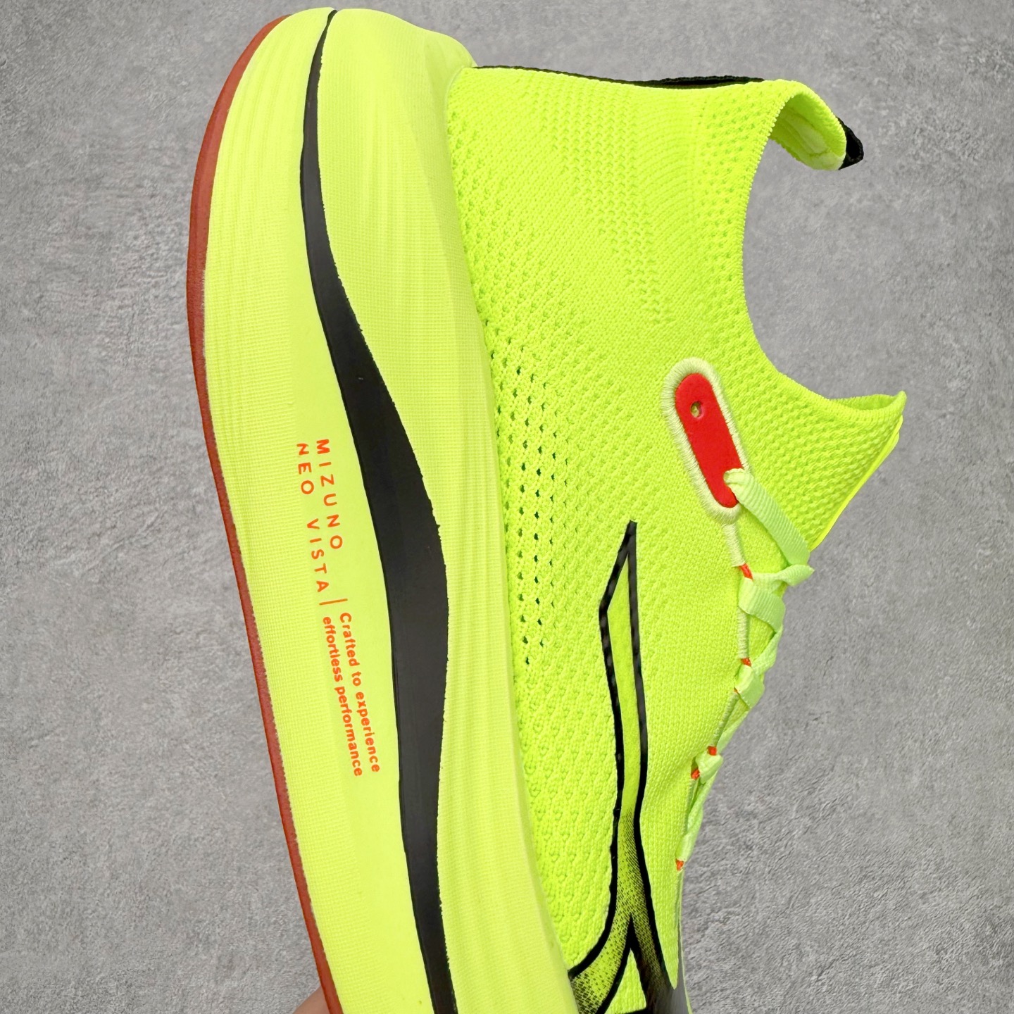 图片[6]-Mizuno Neo Vista Y2K柔软舒适减震耐磨支撑 低帮休闲跑步鞋 男女同款 美津浓（Mizuno）是日本美津浓株式会社于1906年创立的运动品牌，经过一个多世纪的不断努力现已成为世界著名的运动器具、服装和鞋类生产商。美津浓力求服务于各类运动项目，并竭力使运动生活更加愉快和振奋。产品种类齐全，覆盖几乎全部主要运动项目，达到30万多个品类。尺码：36 36.5 37.5 38 38.5 39 40 40.5 41 42 42.5 43 44 44.5 45-选品中心