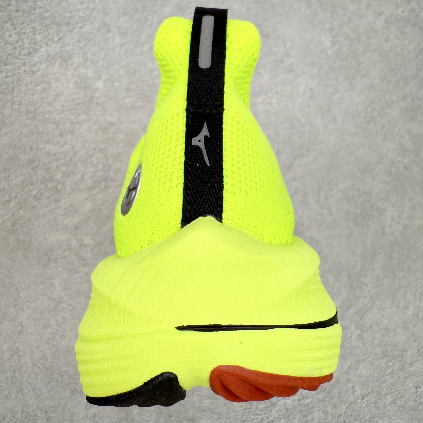 图片[8]-Mizuno Neo Vista Y2K柔软舒适减震耐磨支撑 低帮休闲跑步鞋 男女同款 美津浓（Mizuno）是日本美津浓株式会社于1906年创立的运动品牌，经过一个多世纪的不断努力现已成为世界著名的运动器具、服装和鞋类生产商。美津浓力求服务于各类运动项目，并竭力使运动生活更加愉快和振奋。产品种类齐全，覆盖几乎全部主要运动项目，达到30万多个品类。尺码：36 36.5 37.5 38 38.5 39 40 40.5 41 42 42.5 43 44 44.5 45-选品中心