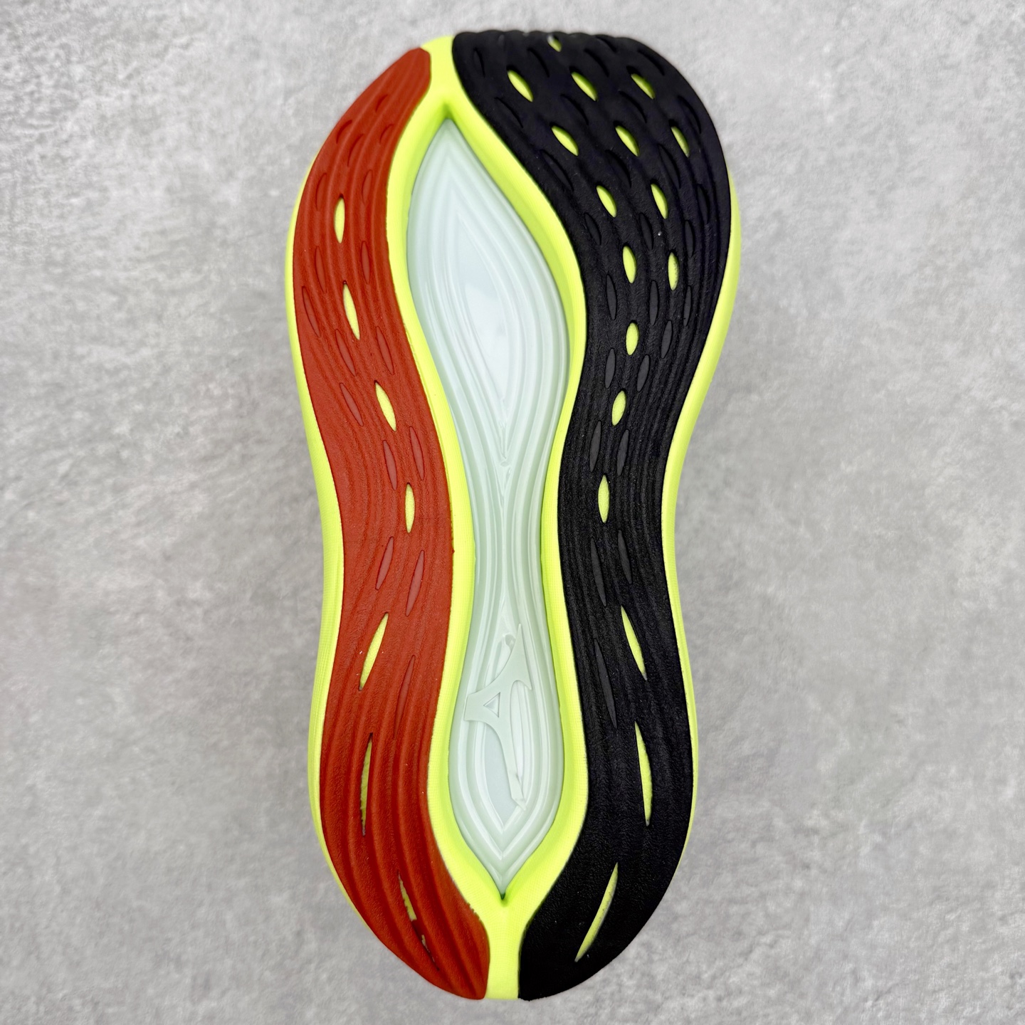 图片[9]-Mizuno Neo Vista Y2K柔软舒适减震耐磨支撑 低帮休闲跑步鞋 男女同款 美津浓（Mizuno）是日本美津浓株式会社于1906年创立的运动品牌，经过一个多世纪的不断努力现已成为世界著名的运动器具、服装和鞋类生产商。美津浓力求服务于各类运动项目，并竭力使运动生活更加愉快和振奋。产品种类齐全，覆盖几乎全部主要运动项目，达到30万多个品类。尺码：36 36.5 37.5 38 38.5 39 40 40.5 41 42 42.5 43 44 44.5 45-选品中心