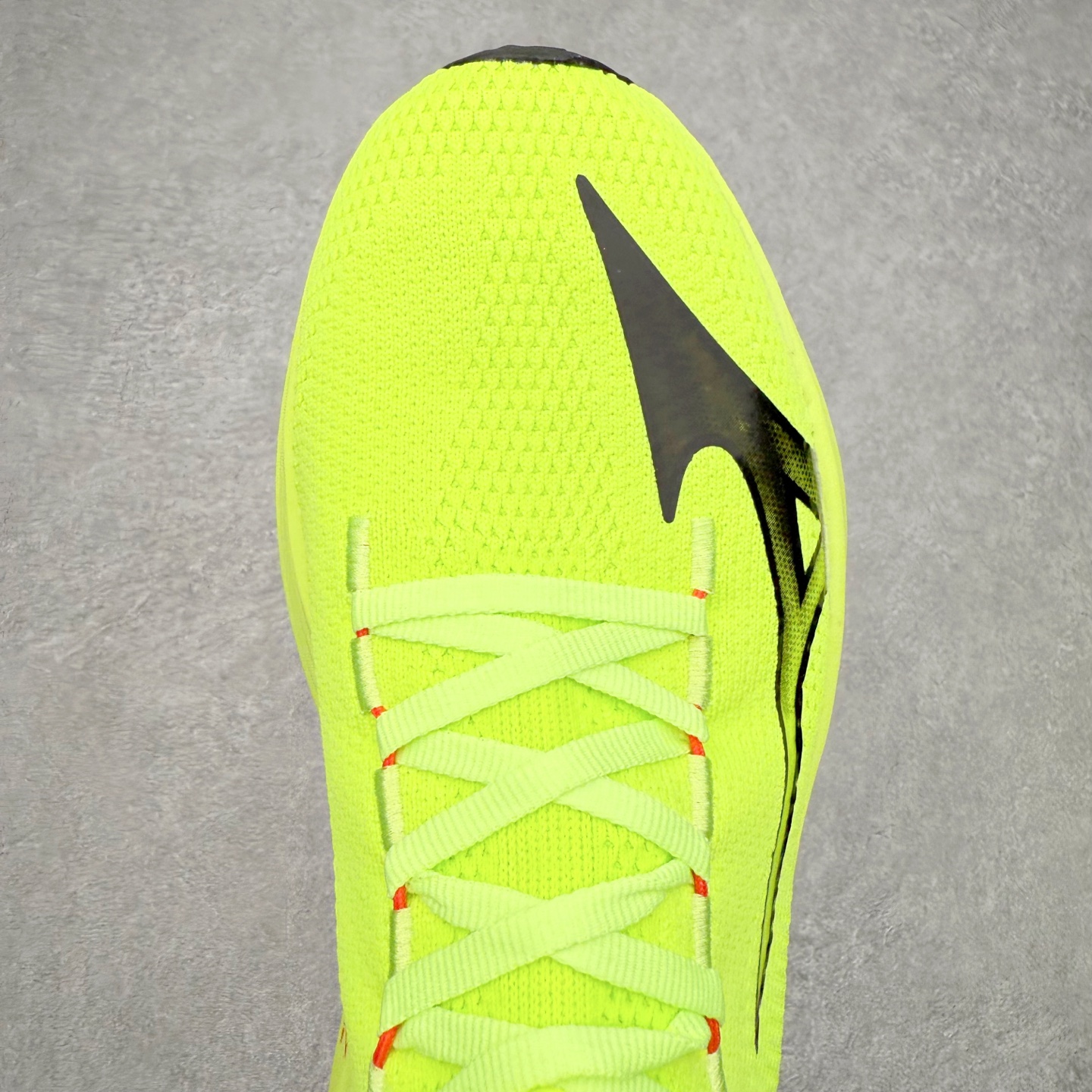 图片[4]-Mizuno Neo Vista Y2K柔软舒适减震耐磨支撑 低帮休闲跑步鞋 男女同款 美津浓（Mizuno）是日本美津浓株式会社于1906年创立的运动品牌，经过一个多世纪的不断努力现已成为世界著名的运动器具、服装和鞋类生产商。美津浓力求服务于各类运动项目，并竭力使运动生活更加愉快和振奋。产品种类齐全，覆盖几乎全部主要运动项目，达到30万多个品类。尺码：36 36.5 37.5 38 38.5 39 40 40.5 41 42 42.5 43 44 44.5 45-选品中心