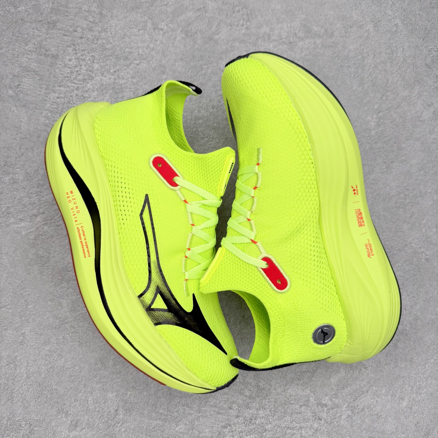 图片[3]-Mizuno Neo Vista Y2K柔软舒适减震耐磨支撑 低帮休闲跑步鞋 男女同款 美津浓（Mizuno）是日本美津浓株式会社于1906年创立的运动品牌，经过一个多世纪的不断努力现已成为世界著名的运动器具、服装和鞋类生产商。美津浓力求服务于各类运动项目，并竭力使运动生活更加愉快和振奋。产品种类齐全，覆盖几乎全部主要运动项目，达到30万多个品类。尺码：36 36.5 37.5 38 38.5 39 40 40.5 41 42 42.5 43 44 44.5 45-选品中心