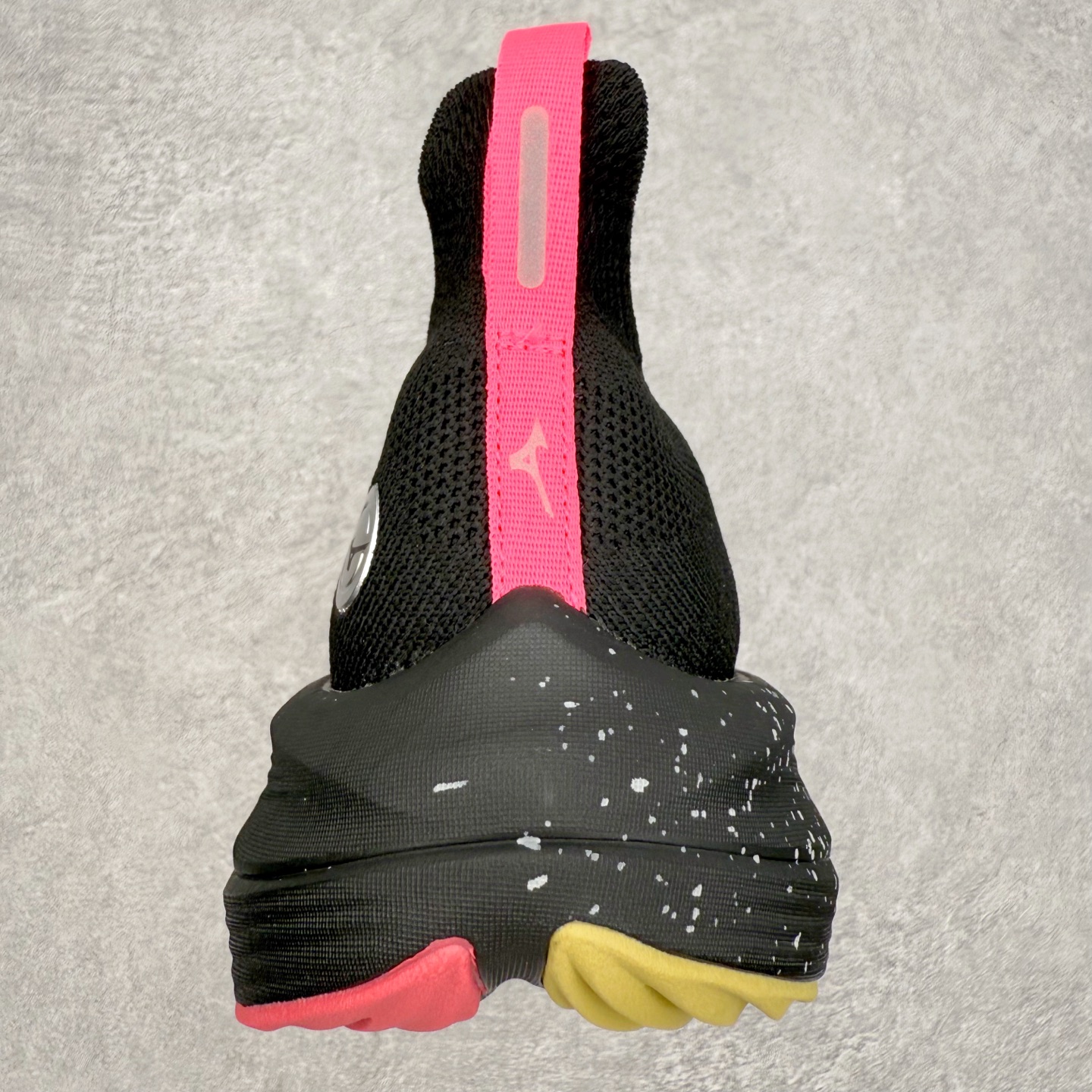 图片[8]-Mizuno Neo Vista Y2K柔软舒适减震耐磨支撑 低帮休闲跑步鞋 男女同款 美津浓（Mizuno）是日本美津浓株式会社于1906年创立的运动品牌，经过一个多世纪的不断努力现已成为世界著名的运动器具、服装和鞋类生产商。美津浓力求服务于各类运动项目，并竭力使运动生活更加愉快和振奋。产品种类齐全，覆盖几乎全部主要运动项目，达到30万多个品类。尺码：36 36.5 37.5 38 38.5 39 40 40.5 41 42 42.5 43 44 44.5 45-选品中心