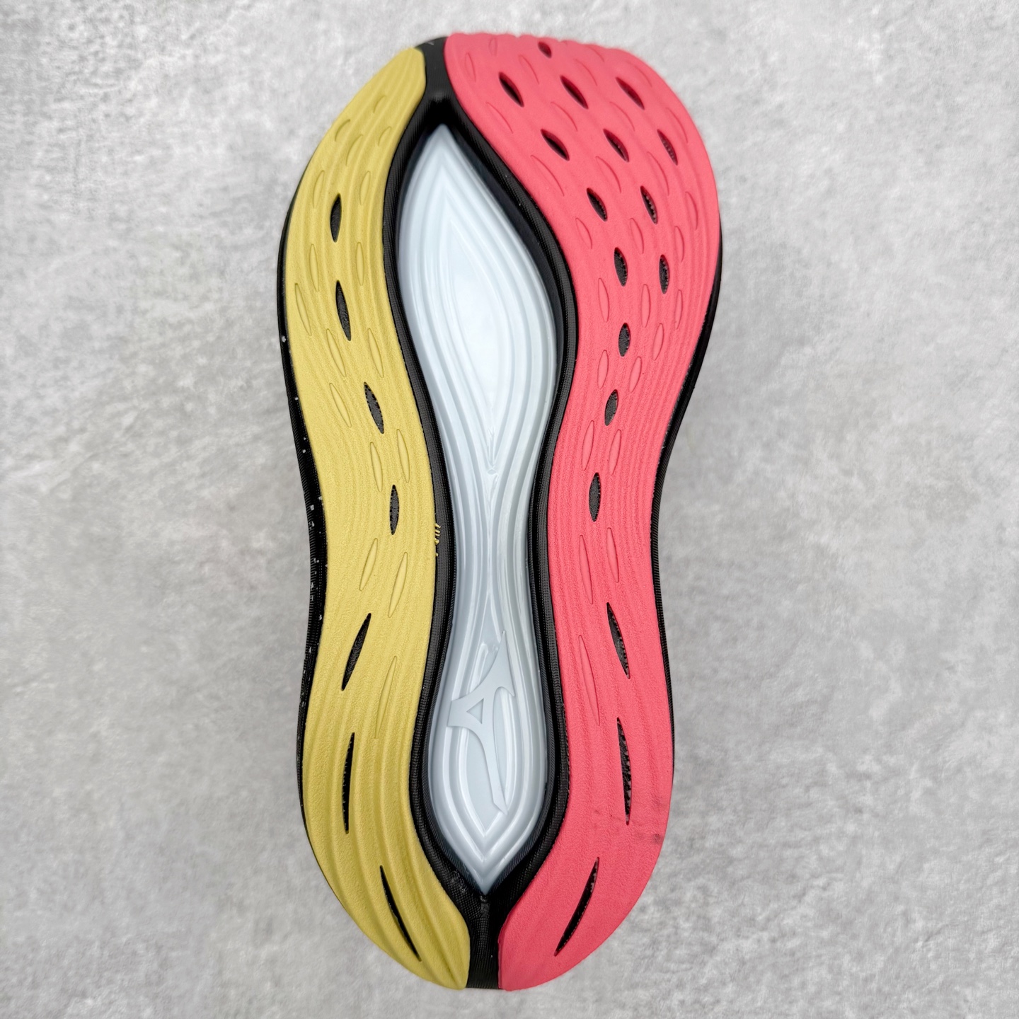 图片[9]-Mizuno Neo Vista Y2K柔软舒适减震耐磨支撑 低帮休闲跑步鞋 男女同款 美津浓（Mizuno）是日本美津浓株式会社于1906年创立的运动品牌，经过一个多世纪的不断努力现已成为世界著名的运动器具、服装和鞋类生产商。美津浓力求服务于各类运动项目，并竭力使运动生活更加愉快和振奋。产品种类齐全，覆盖几乎全部主要运动项目，达到30万多个品类。尺码：36 36.5 37.5 38 38.5 39 40 40.5 41 42 42.5 43 44 44.5 45-选品中心