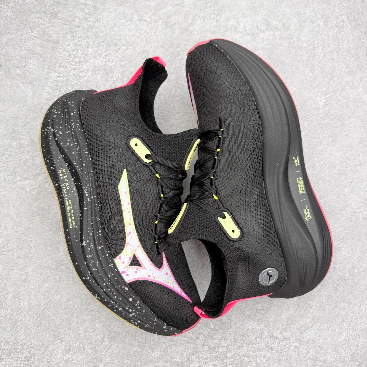 图片[3]-Mizuno Neo Vista Y2K柔软舒适减震耐磨支撑 低帮休闲跑步鞋 男女同款 美津浓（Mizuno）是日本美津浓株式会社于1906年创立的运动品牌，经过一个多世纪的不断努力现已成为世界著名的运动器具、服装和鞋类生产商。美津浓力求服务于各类运动项目，并竭力使运动生活更加愉快和振奋。产品种类齐全，覆盖几乎全部主要运动项目，达到30万多个品类。尺码：36 36.5 37.5 38 38.5 39 40 40.5 41 42 42.5 43 44 44.5 45-选品中心