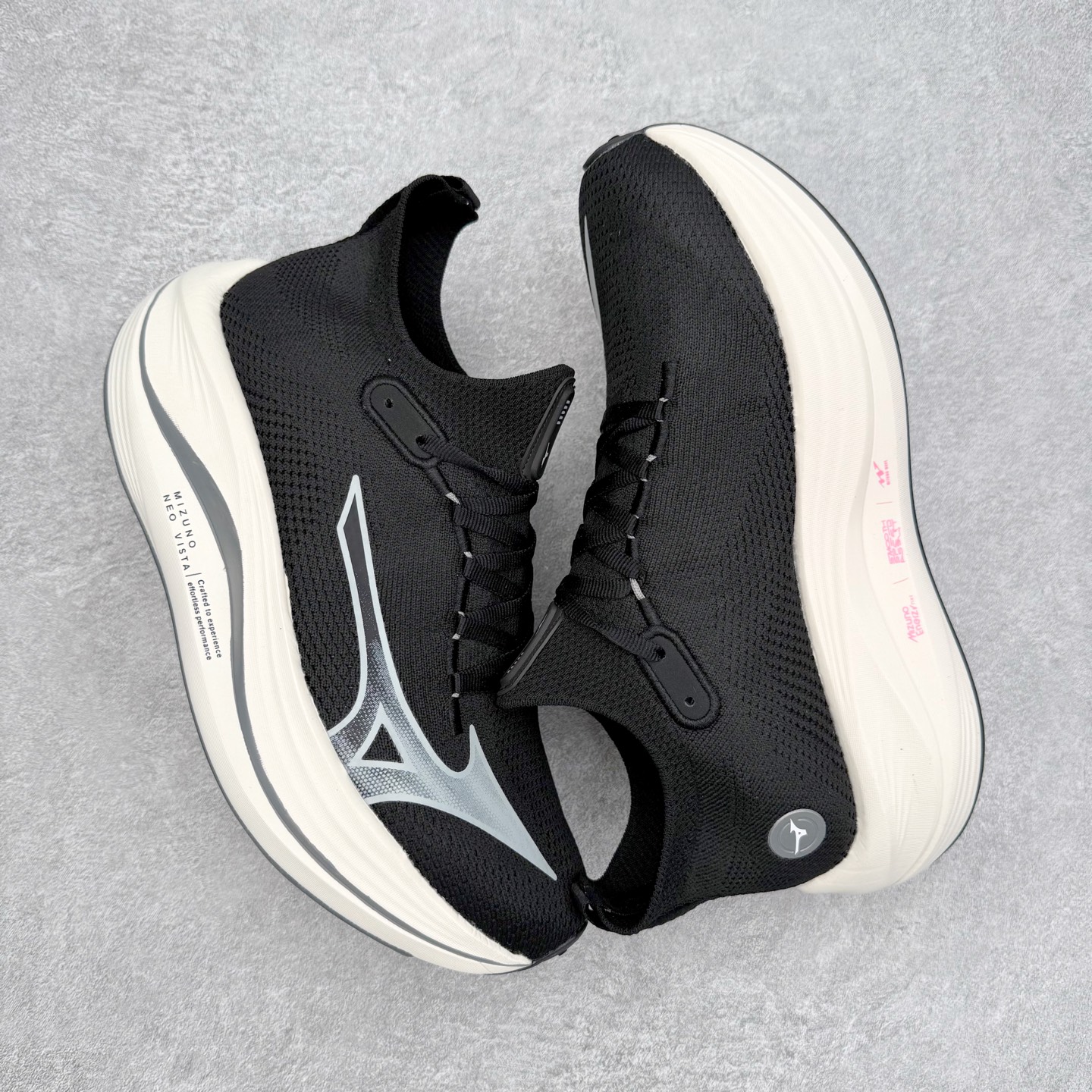 图片[3]-Mizuno Neo Vista Y2K柔软舒适减震耐磨支撑 低帮休闲跑步鞋 男女同款 美津浓（Mizuno）是日本美津浓株式会社于1906年创立的运动品牌，经过一个多世纪的不断努力现已成为世界著名的运动器具、服装和鞋类生产商。美津浓力求服务于各类运动项目，并竭力使运动生活更加愉快和振奋。产品种类齐全，覆盖几乎全部主要运动项目，达到30万多个品类。尺码：36 36.5 37.5 38 38.5 39 40 40.5 41 42 42.5 43 44 44.5 45-选品中心