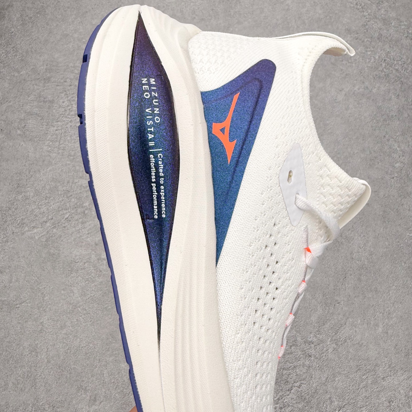 图片[6]-Mizuno Neo Vista Y2K柔软舒适减震耐磨支撑 低帮休闲跑步鞋 男女同款 美津浓（Mizuno）是日本美津浓株式会社于1906年创立的运动品牌，经过一个多世纪的不断努力现已成为世界著名的运动器具、服装和鞋类生产商。美津浓力求服务于各类运动项目，并竭力使运动生活更加愉快和振奋。产品种类齐全，覆盖几乎全部主要运动项目，达到30万多个品类。尺码：36 36.5 37.5 38 38.5 39 40 40.5 41 42 42.5 43 44 44.5 45-选品中心