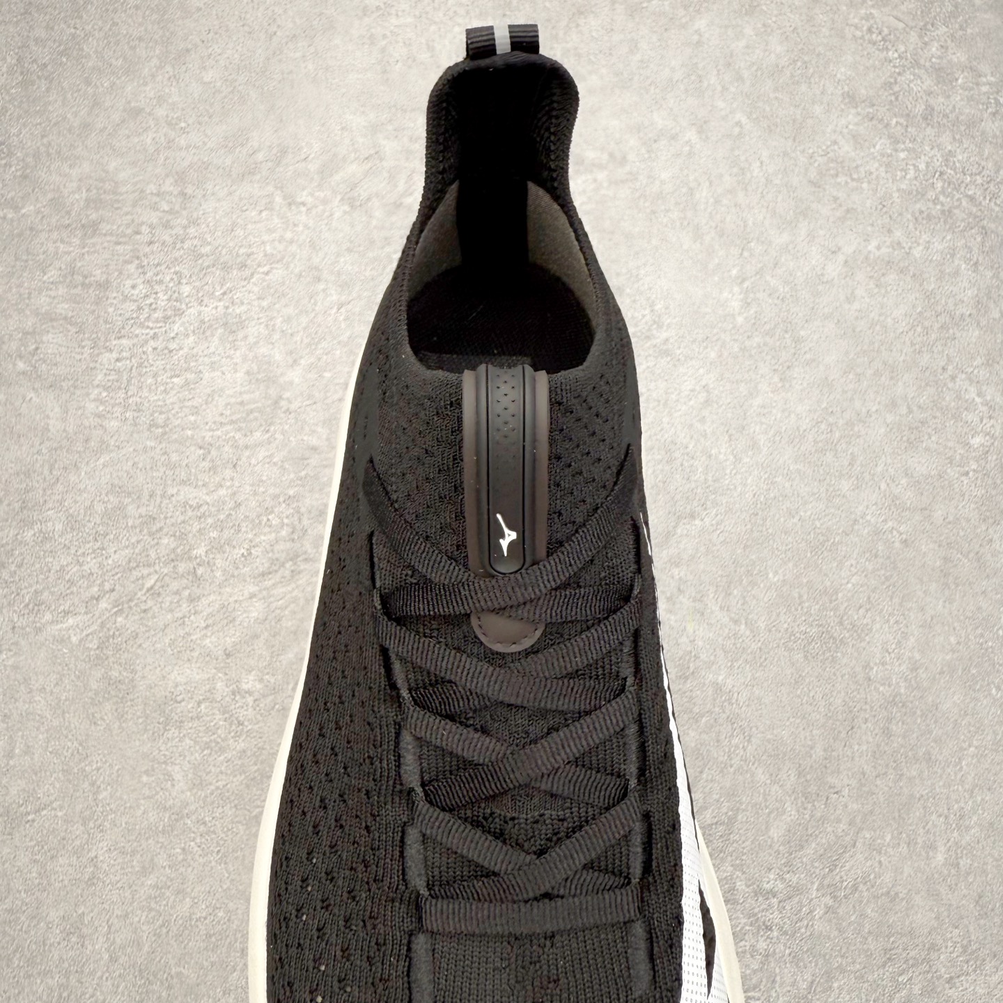 图片[5]-Mizuno Neo Vista Y2K柔软舒适减震耐磨支撑 低帮休闲跑步鞋 男女同款 美津浓（Mizuno）是日本美津浓株式会社于1906年创立的运动品牌，经过一个多世纪的不断努力现已成为世界著名的运动器具、服装和鞋类生产商。美津浓力求服务于各类运动项目，并竭力使运动生活更加愉快和振奋。产品种类齐全，覆盖几乎全部主要运动项目，达到30万多个品类。尺码：36 36.5 37.5 38 38.5 39 40 40.5 41 42 42.5 43 44 44.5 45-选品中心