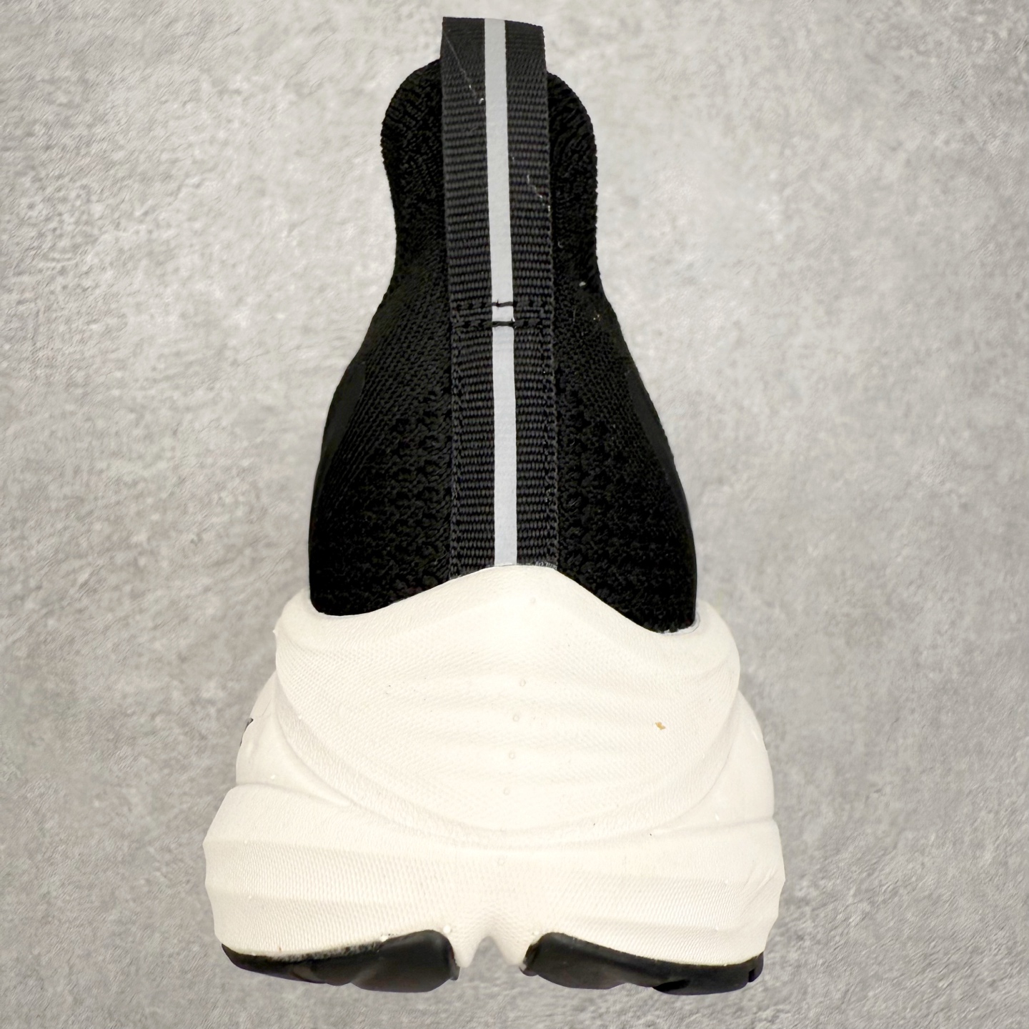 图片[8]-Mizuno Neo Vista Y2K柔软舒适减震耐磨支撑 低帮休闲跑步鞋 男女同款 美津浓（Mizuno）是日本美津浓株式会社于1906年创立的运动品牌，经过一个多世纪的不断努力现已成为世界著名的运动器具、服装和鞋类生产商。美津浓力求服务于各类运动项目，并竭力使运动生活更加愉快和振奋。产品种类齐全，覆盖几乎全部主要运动项目，达到30万多个品类。尺码：36 36.5 37.5 38 38.5 39 40 40.5 41 42 42.5 43 44 44.5 45-选品中心