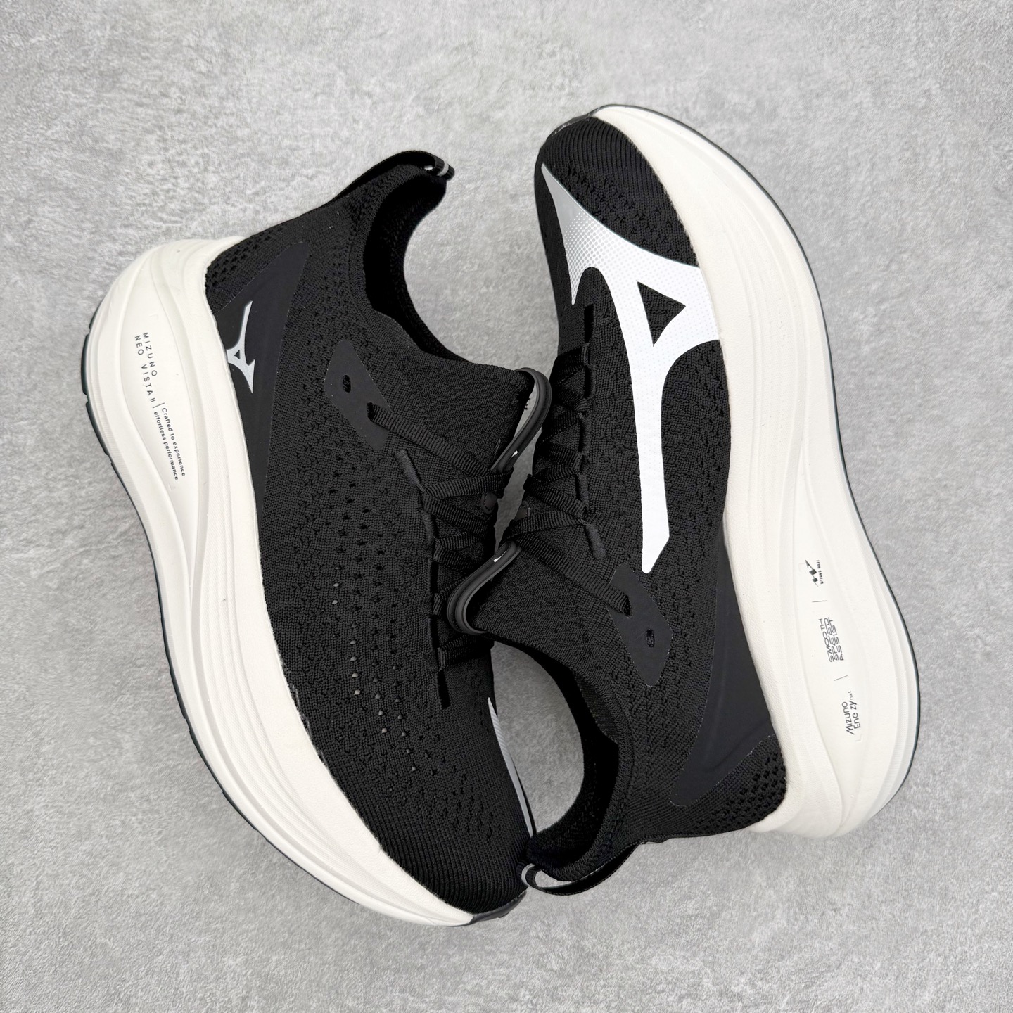 图片[3]-Mizuno Neo Vista Y2K柔软舒适减震耐磨支撑 低帮休闲跑步鞋 男女同款 美津浓（Mizuno）是日本美津浓株式会社于1906年创立的运动品牌，经过一个多世纪的不断努力现已成为世界著名的运动器具、服装和鞋类生产商。美津浓力求服务于各类运动项目，并竭力使运动生活更加愉快和振奋。产品种类齐全，覆盖几乎全部主要运动项目，达到30万多个品类。尺码：36 36.5 37.5 38 38.5 39 40 40.5 41 42 42.5 43 44 44.5 45-选品中心